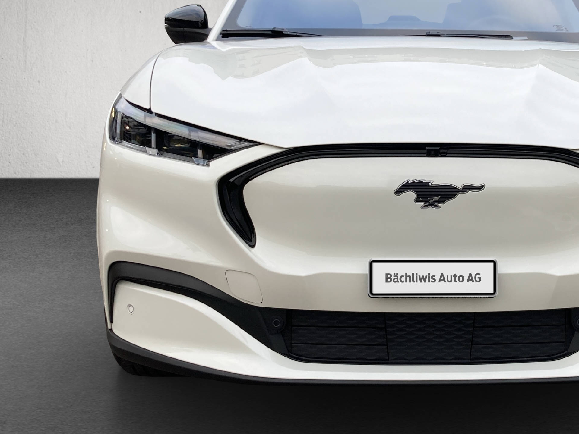 FORD Mustang Mach-E Premium AWD-image-8