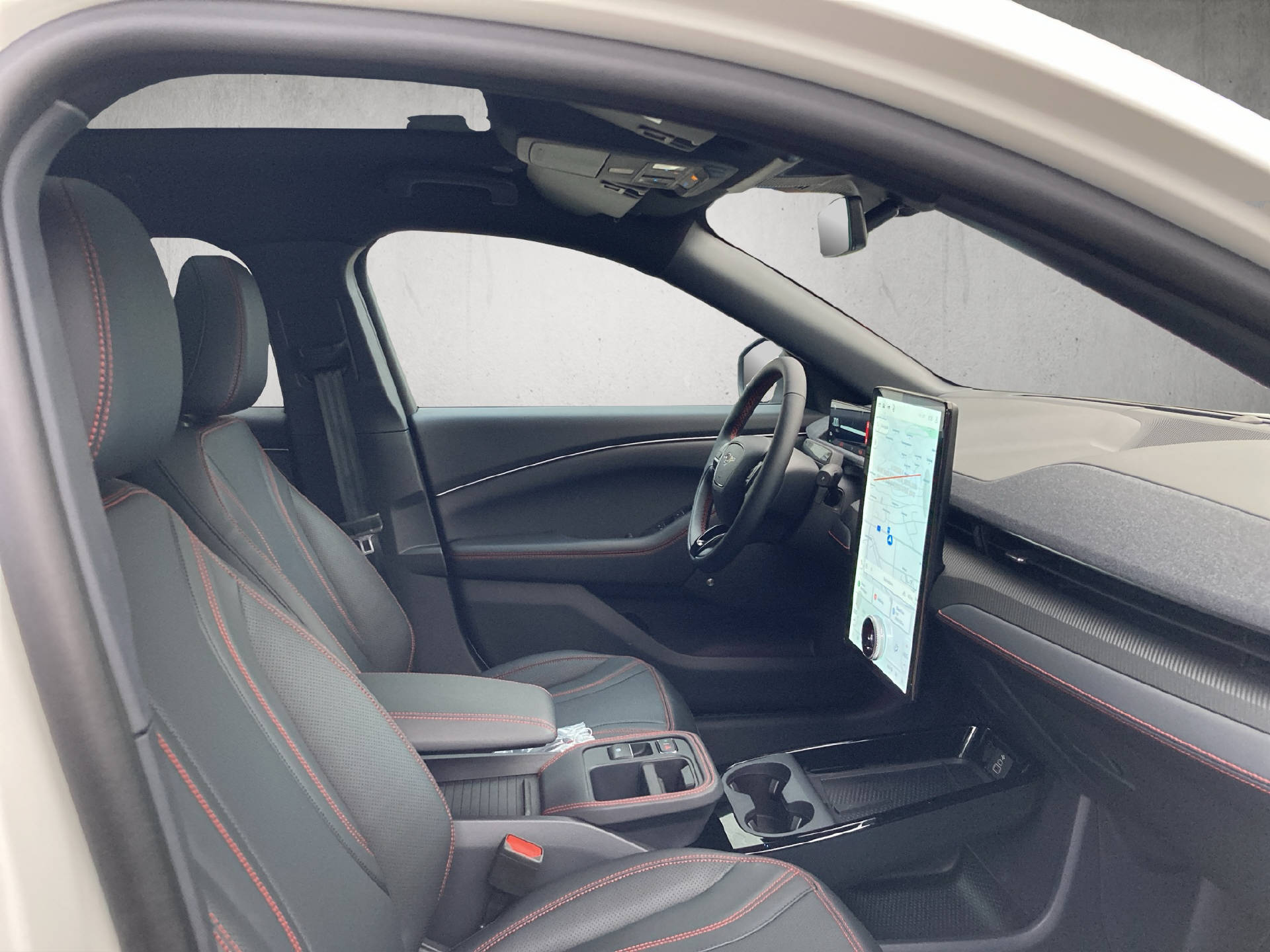 FORD Mustang Mach-E Premium AWD-image-18