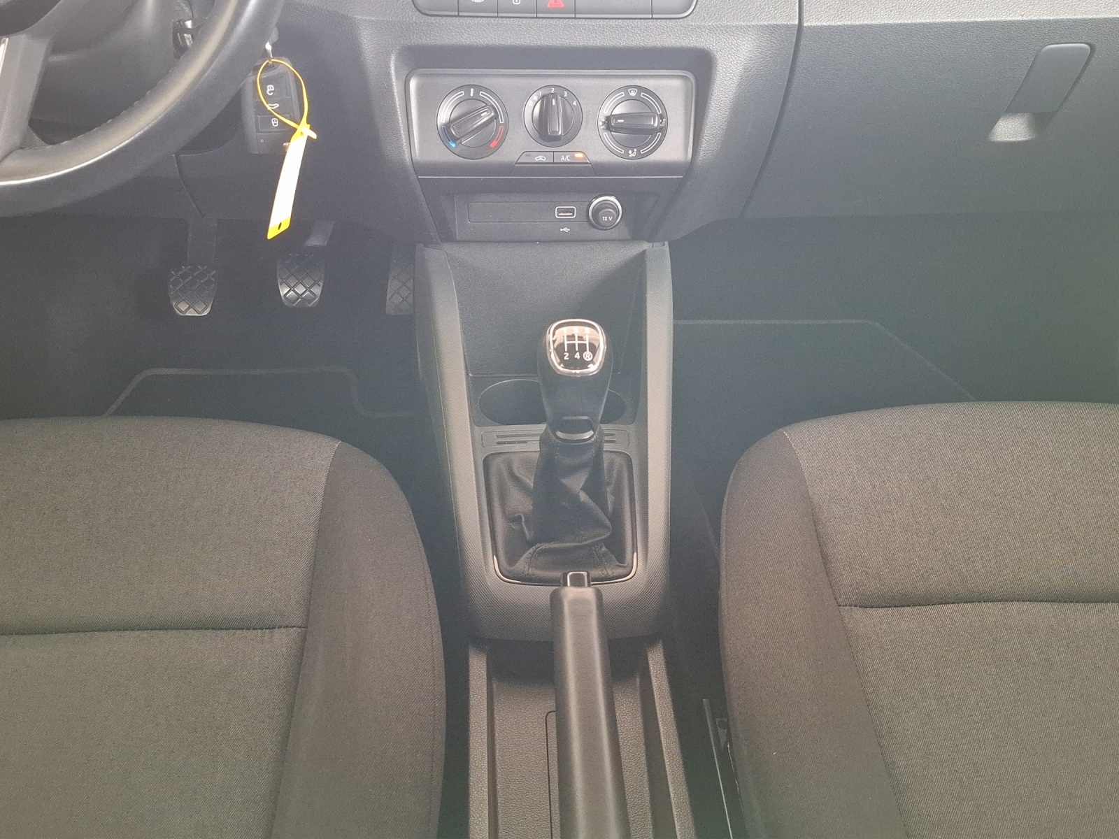SKODA Fabia 1.0 MPI Active // 8-fach bereift-image-11