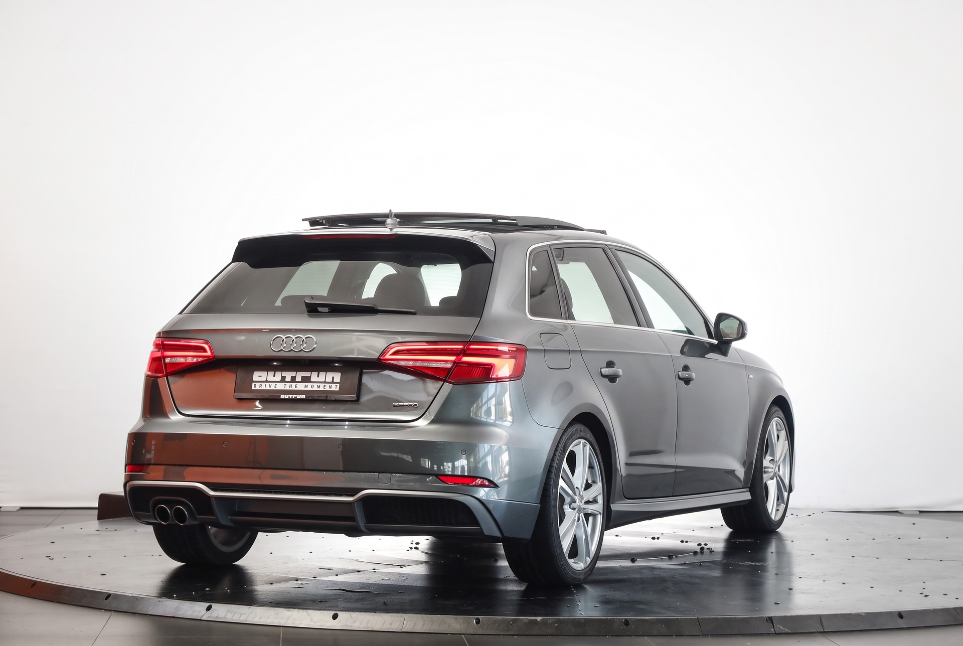AUDI A3 Sportback 2.0 TFSI Sport quattro S-tronic • Gris Daytona • S line • Virtual Cockpit-image-4