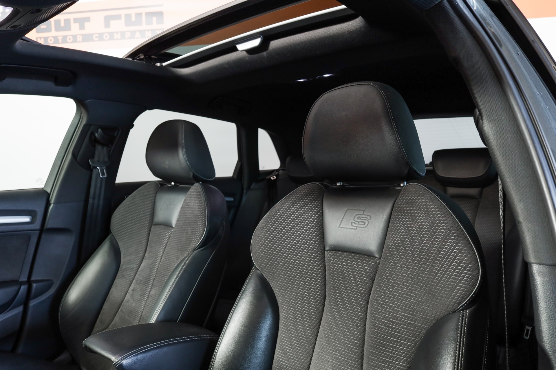 AUDI A3 Sportback 2.0 TFSI Sport quattro S-tronic • Gris Daytona • S line • Virtual Cockpit-image-13
