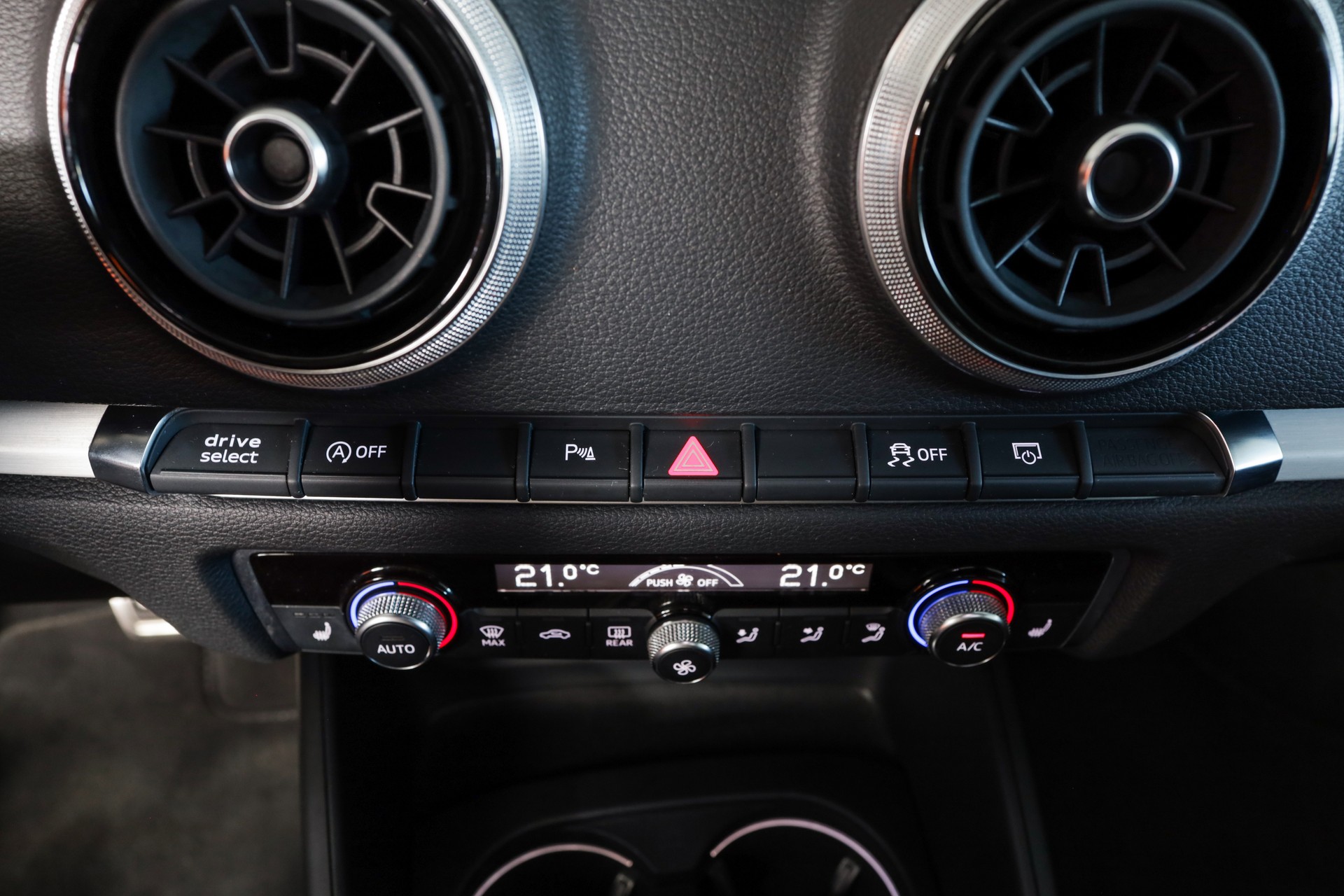 AUDI A3 Sportback 2.0 TFSI Sport quattro S-tronic • Gris Daytona • S line • Virtual Cockpit-image-19