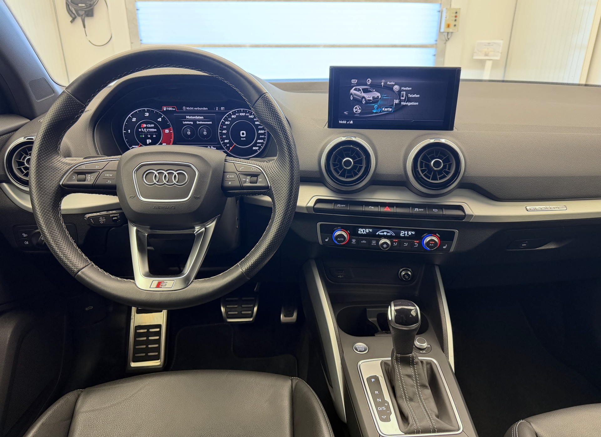AUDI Q2 35 TDI S line quattro S-tronic-image-8