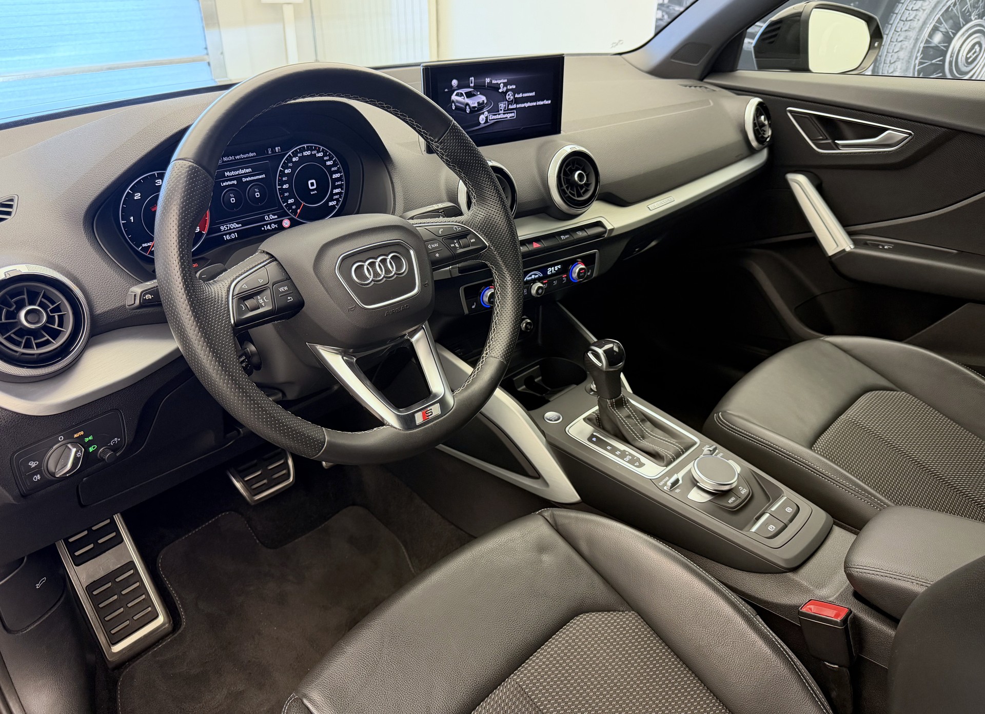 AUDI Q2 35 TDI S line quattro S-tronic-image-7