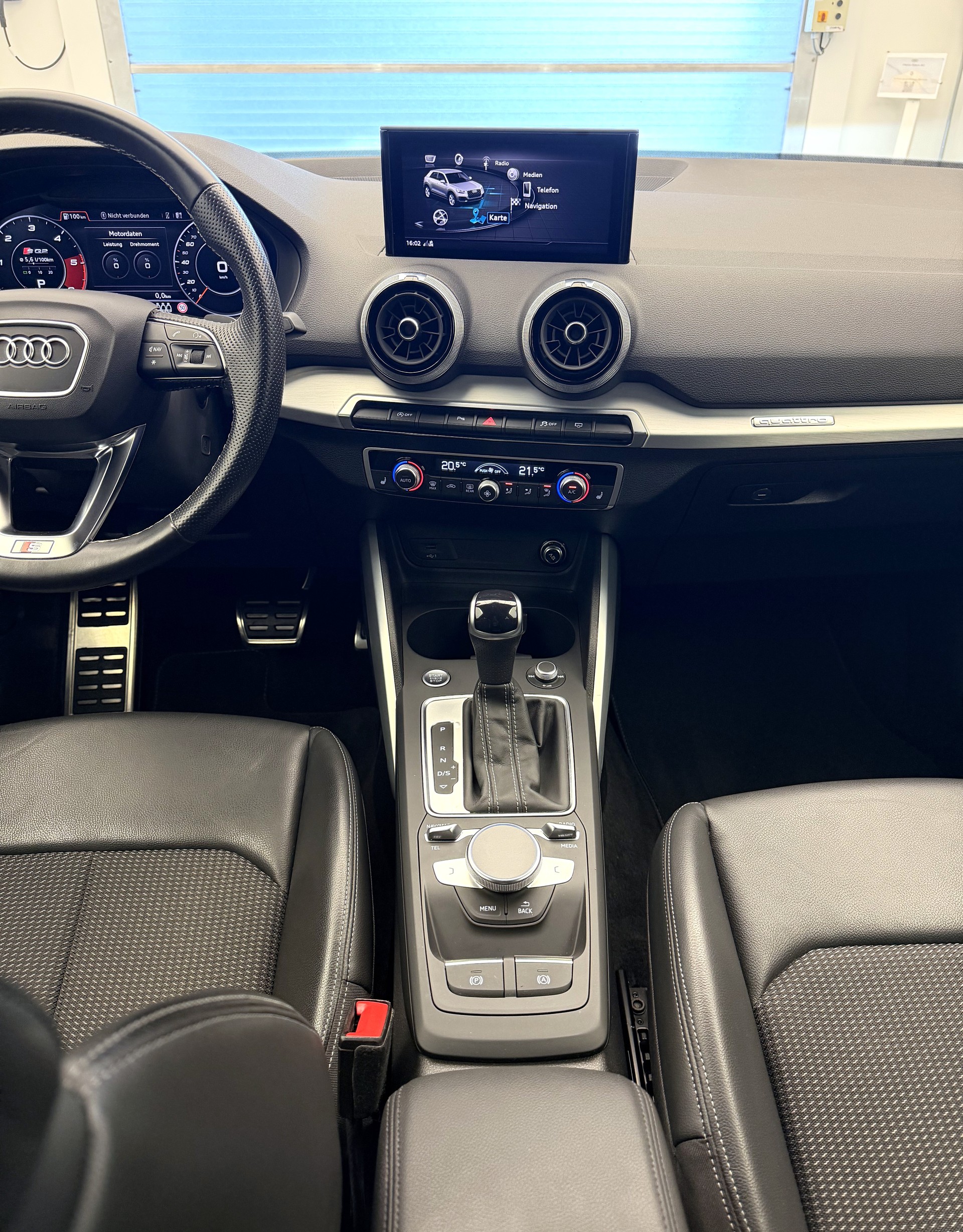 AUDI Q2 35 TDI S line quattro S-tronic-image-11