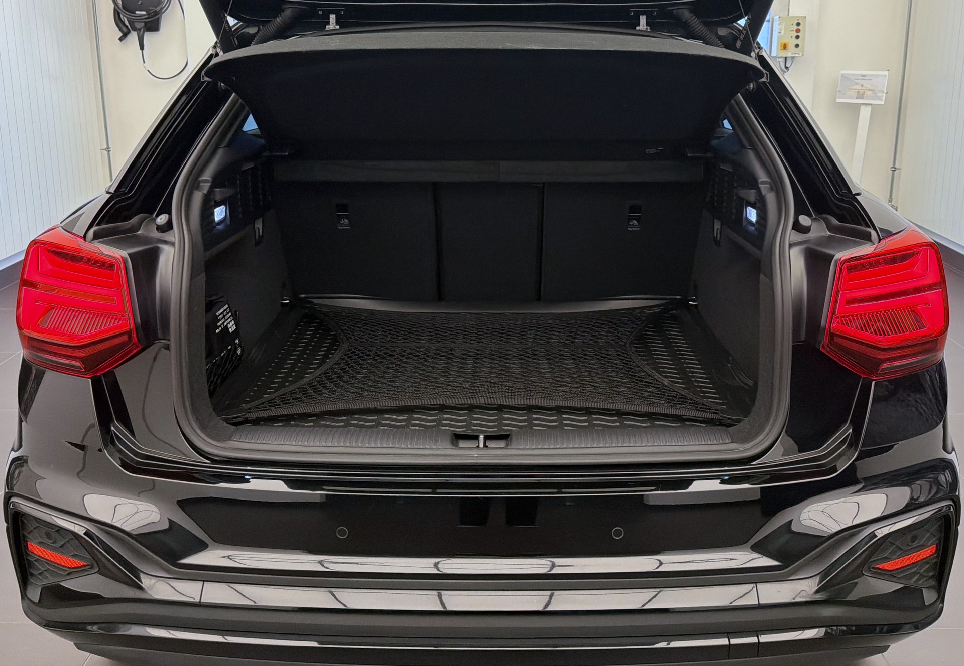 AUDI Q2 35 TDI S line quattro S-tronic-image-21