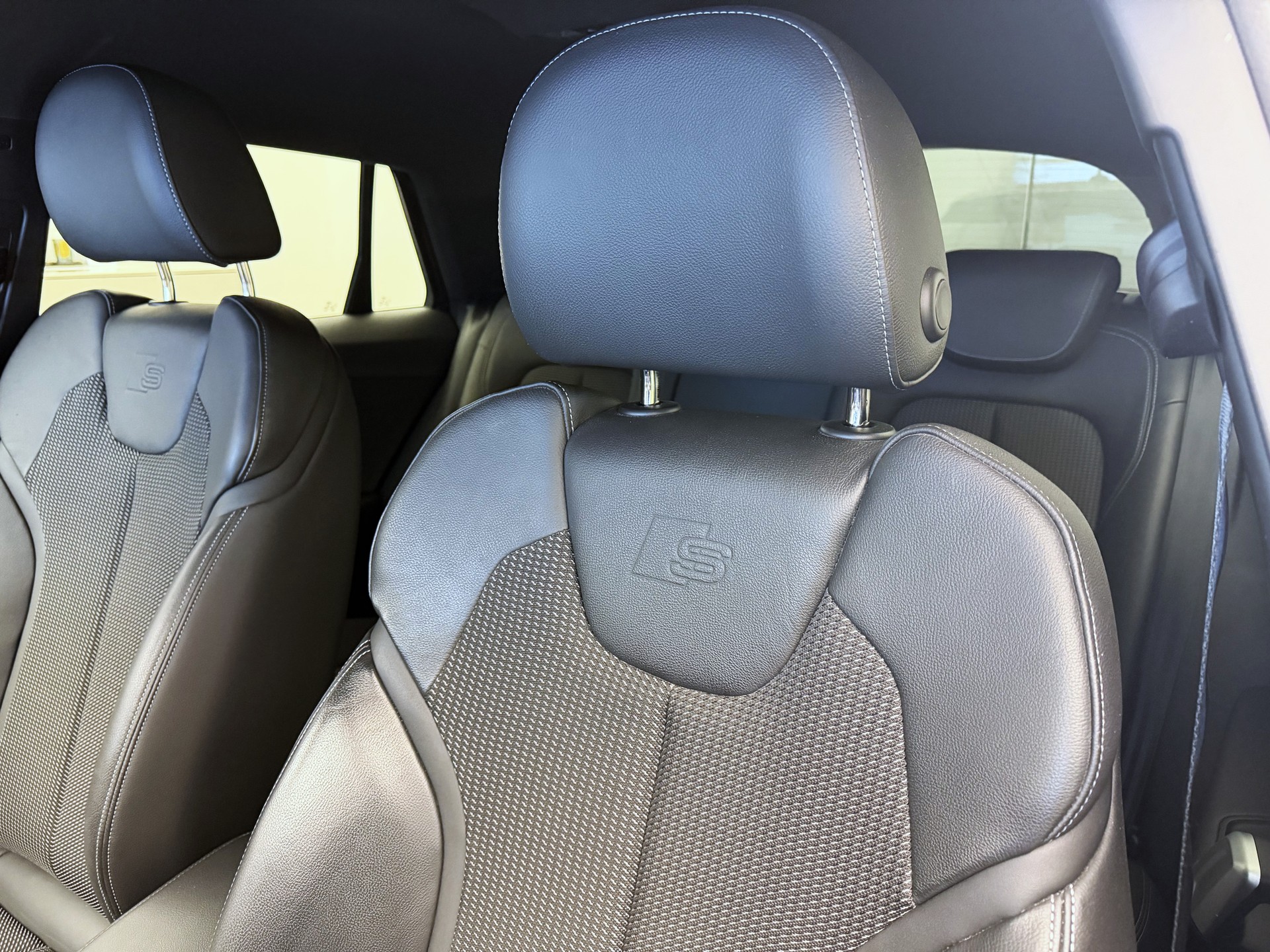 AUDI Q2 35 TDI S line quattro S-tronic-image-6