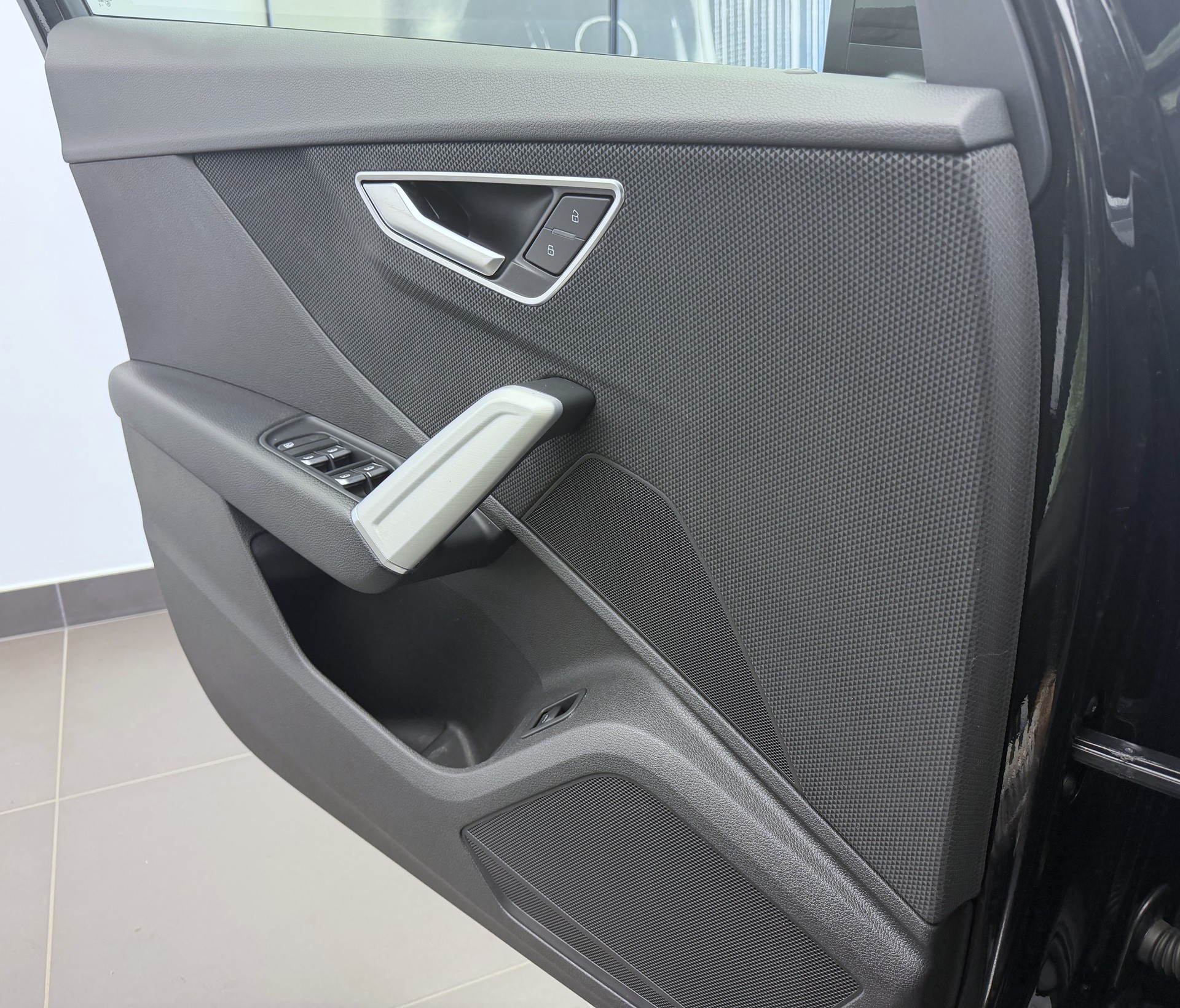 AUDI Q2 35 TDI S line quattro S-tronic-image-4