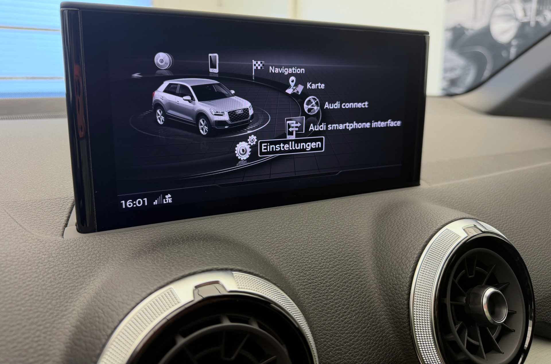 AUDI Q2 35 TDI S line quattro S-tronic-image-14