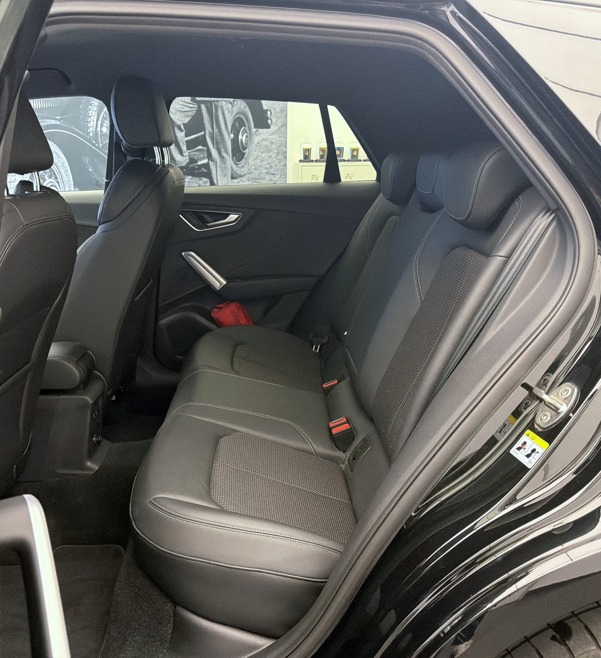 AUDI Q2 35 TDI S line quattro S-tronic-image-19
