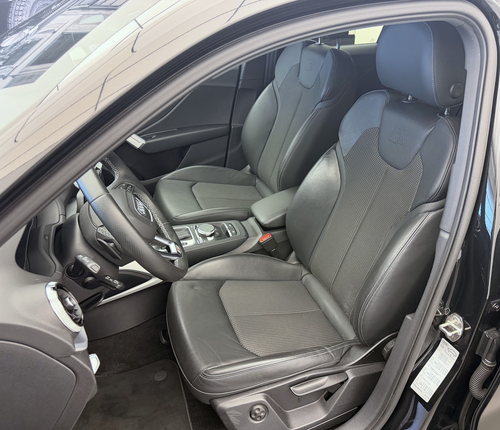 AUDI Q2 35 TDI S line quattro S-tronic-image-5