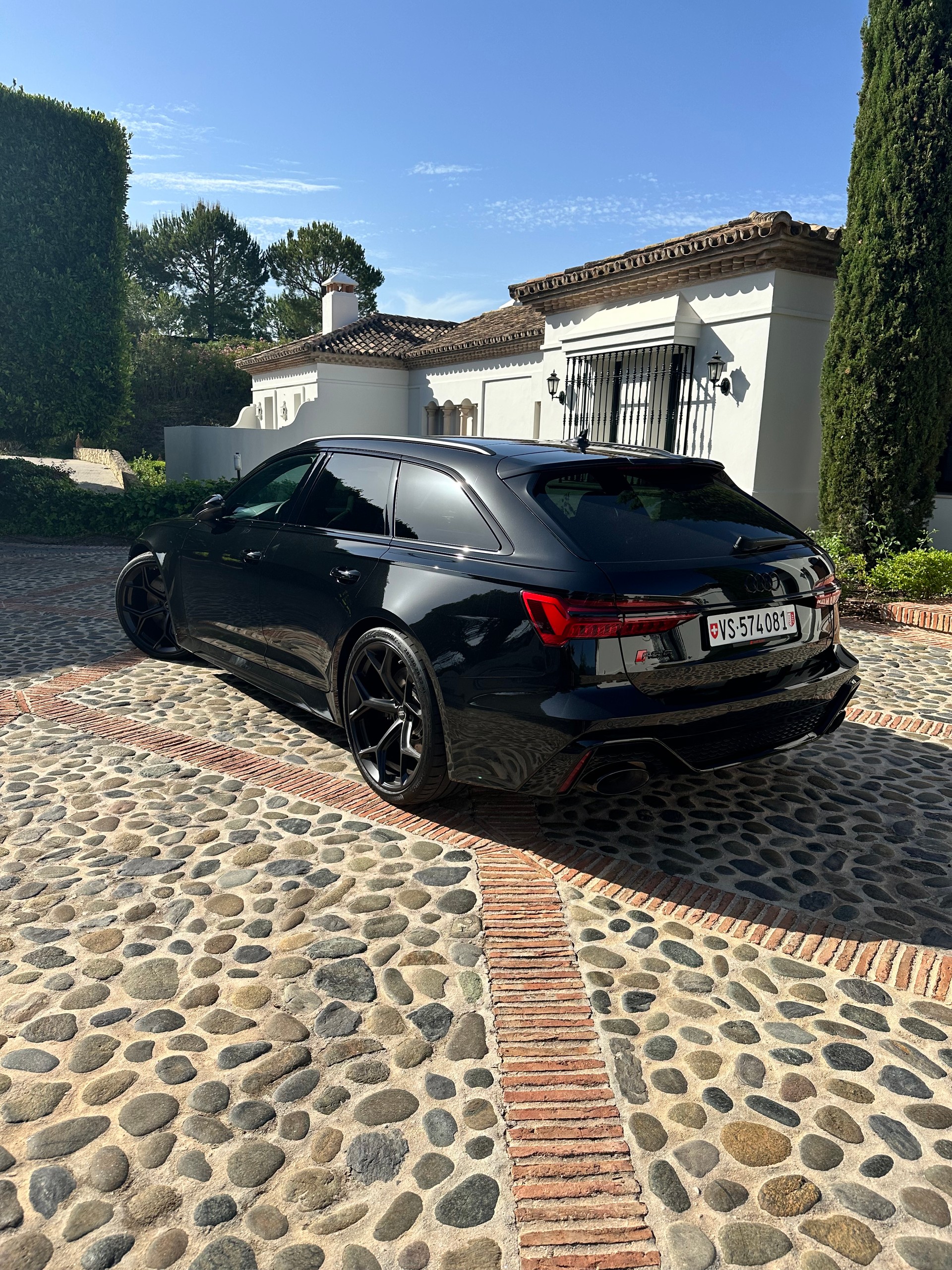 AUDI 4.0 V8 TFSI performance quattro T-Tronic-image-1