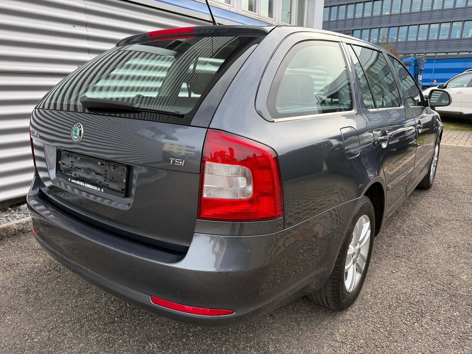 SKODA Octavia Combi 1.4 TSI Ambiente-image-12