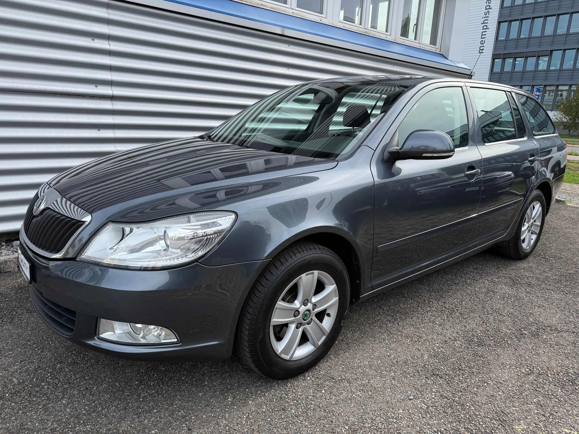 SKODA Octavia Combi 1.4 TSI Ambiente-image-15