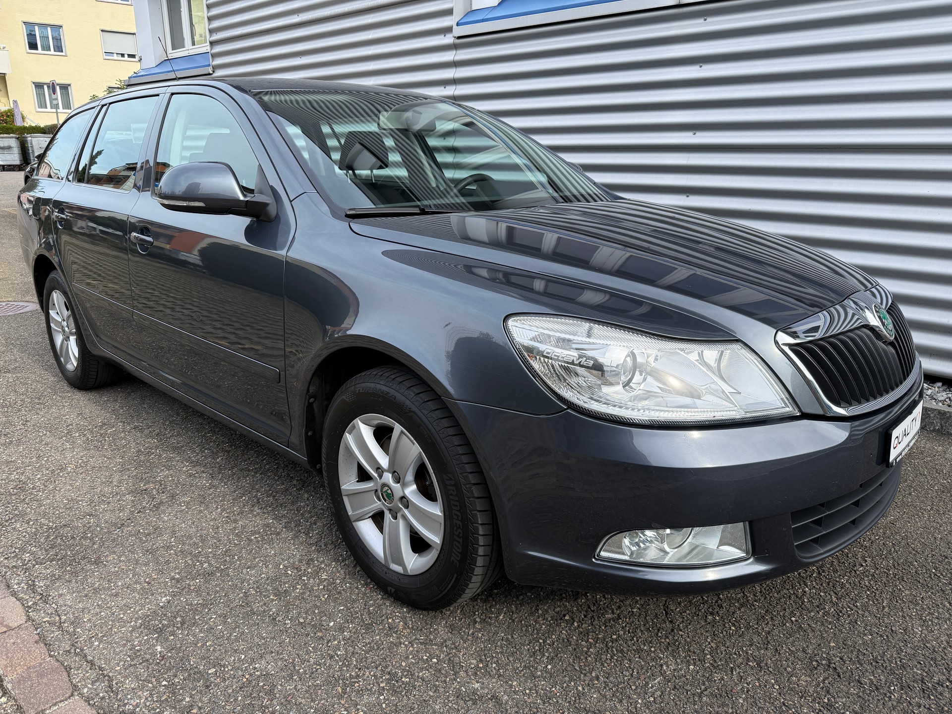 SKODA Octavia Combi 1.4 TSI Ambiente-image-11
