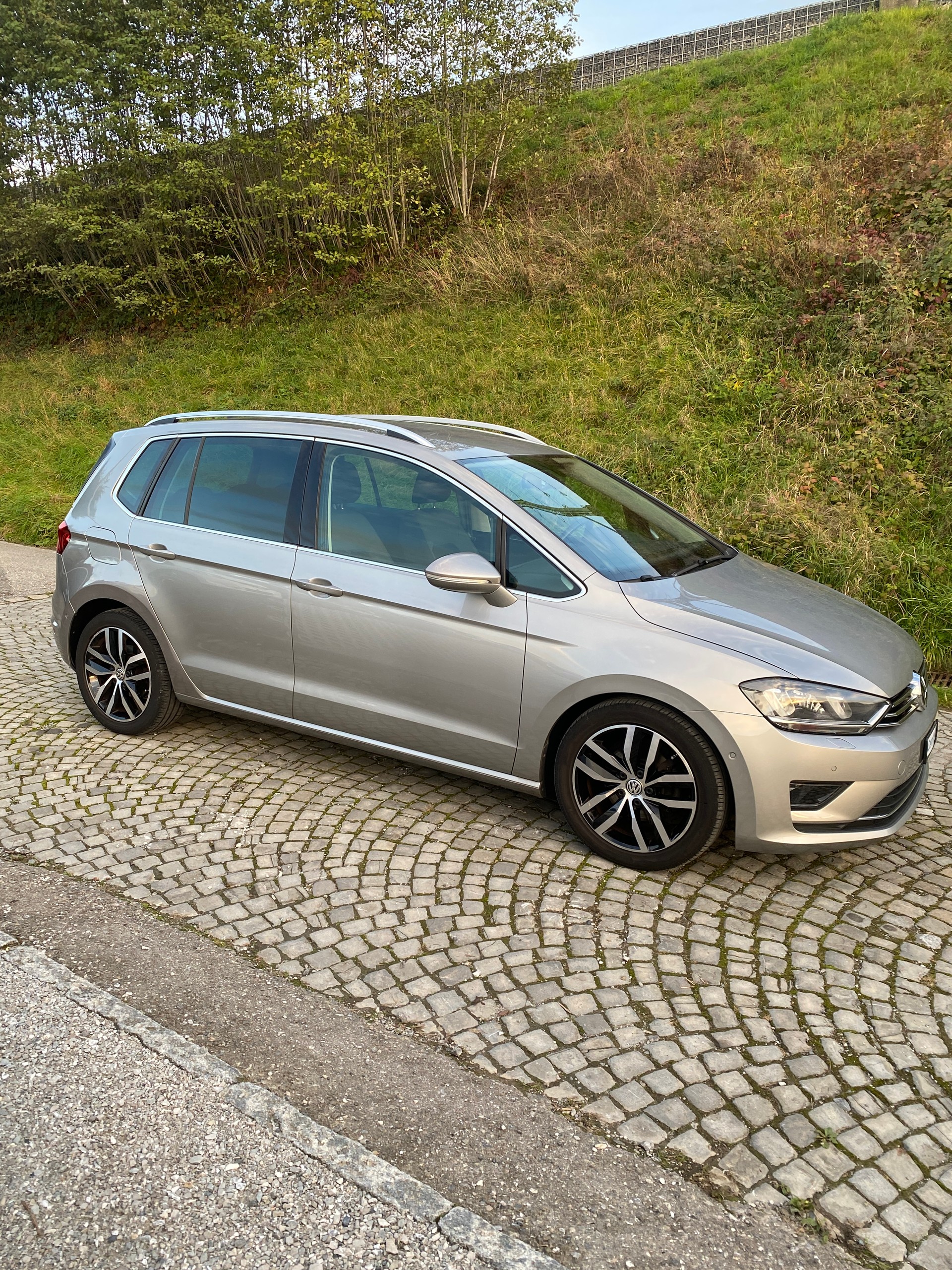 VW Golf Sportsvan 1.4 TSI Highline DSG-image-1