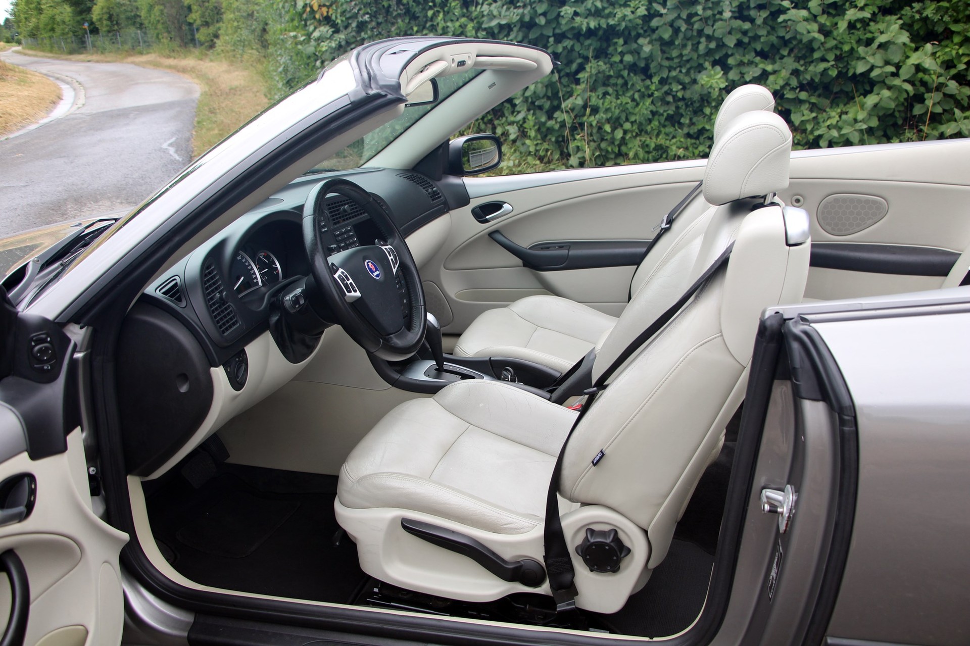 SAAB 9-3 2.0t Vector-image-7
