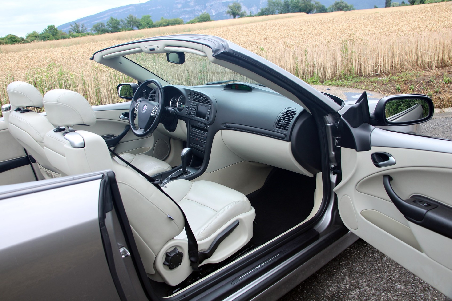 SAAB 9-3 2.0t Vector-image-8