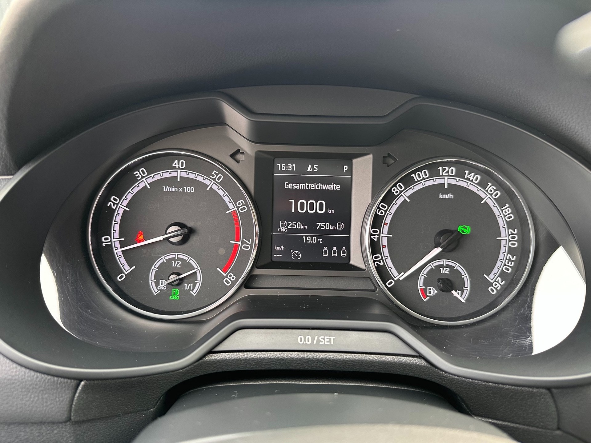 SKODA Octavia Combi 1.4 TSI G-tec Ambition CNG DSG-image-2