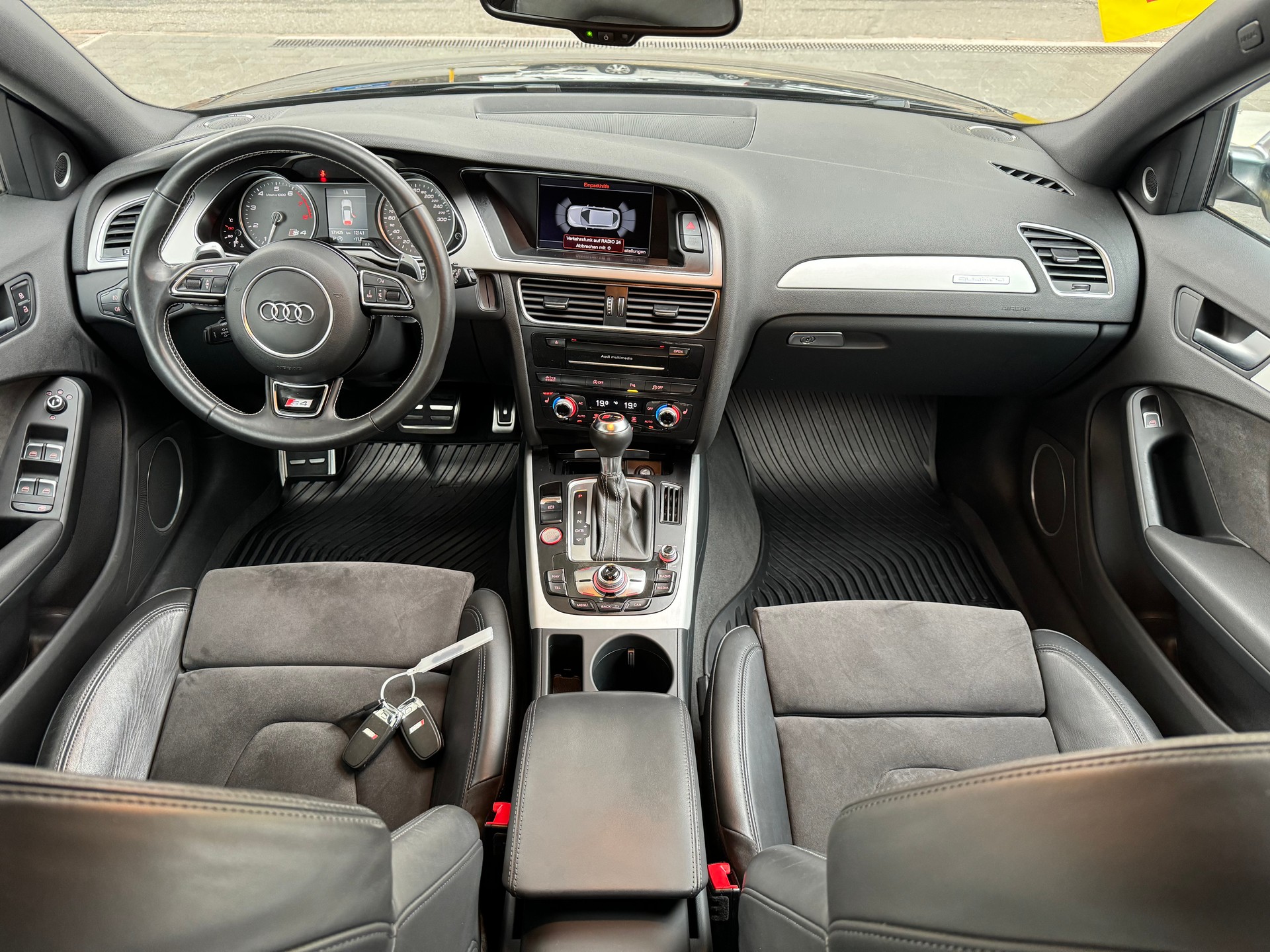 AUDI S4 Avant 3.0 TFSI quattro S-tronic-image-7