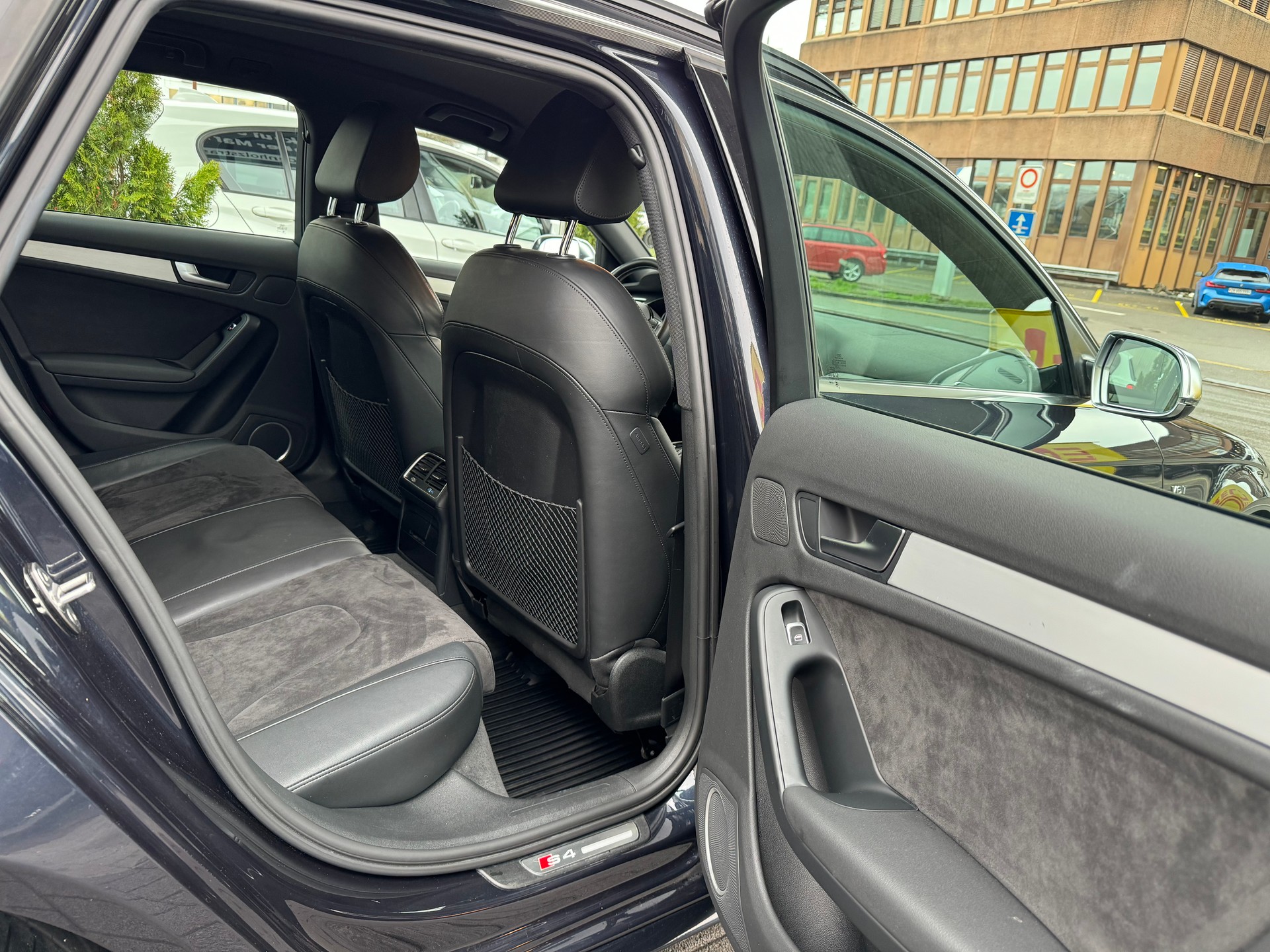 AUDI S4 Avant 3.0 TFSI quattro S-tronic-image-10