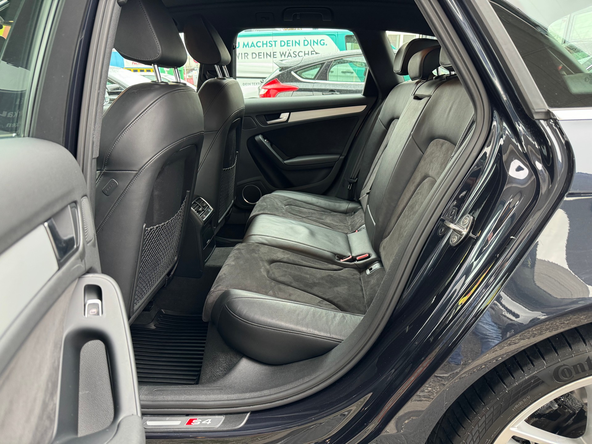 AUDI S4 Avant 3.0 TFSI quattro S-tronic-image-9