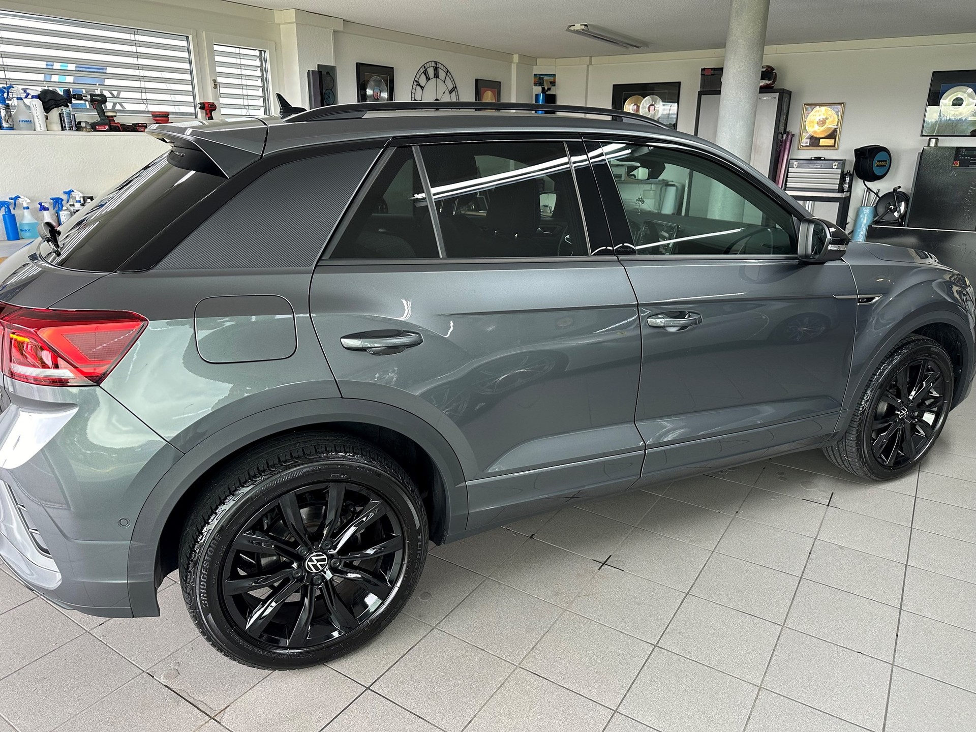 VW T-Roc 2.0 TSI R-Line DSG 4Motion-image-4