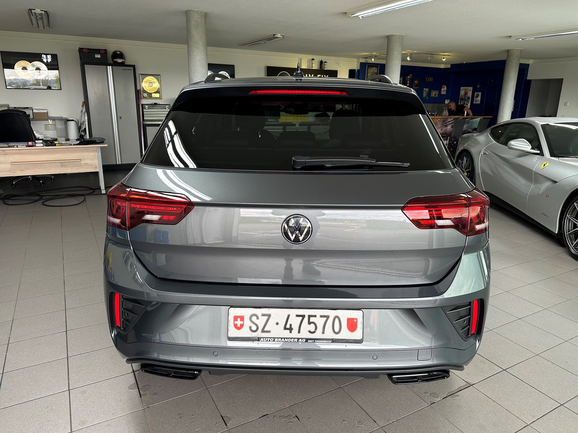 VW T-Roc 2.0 TSI R-Line DSG 4Motion-image-3