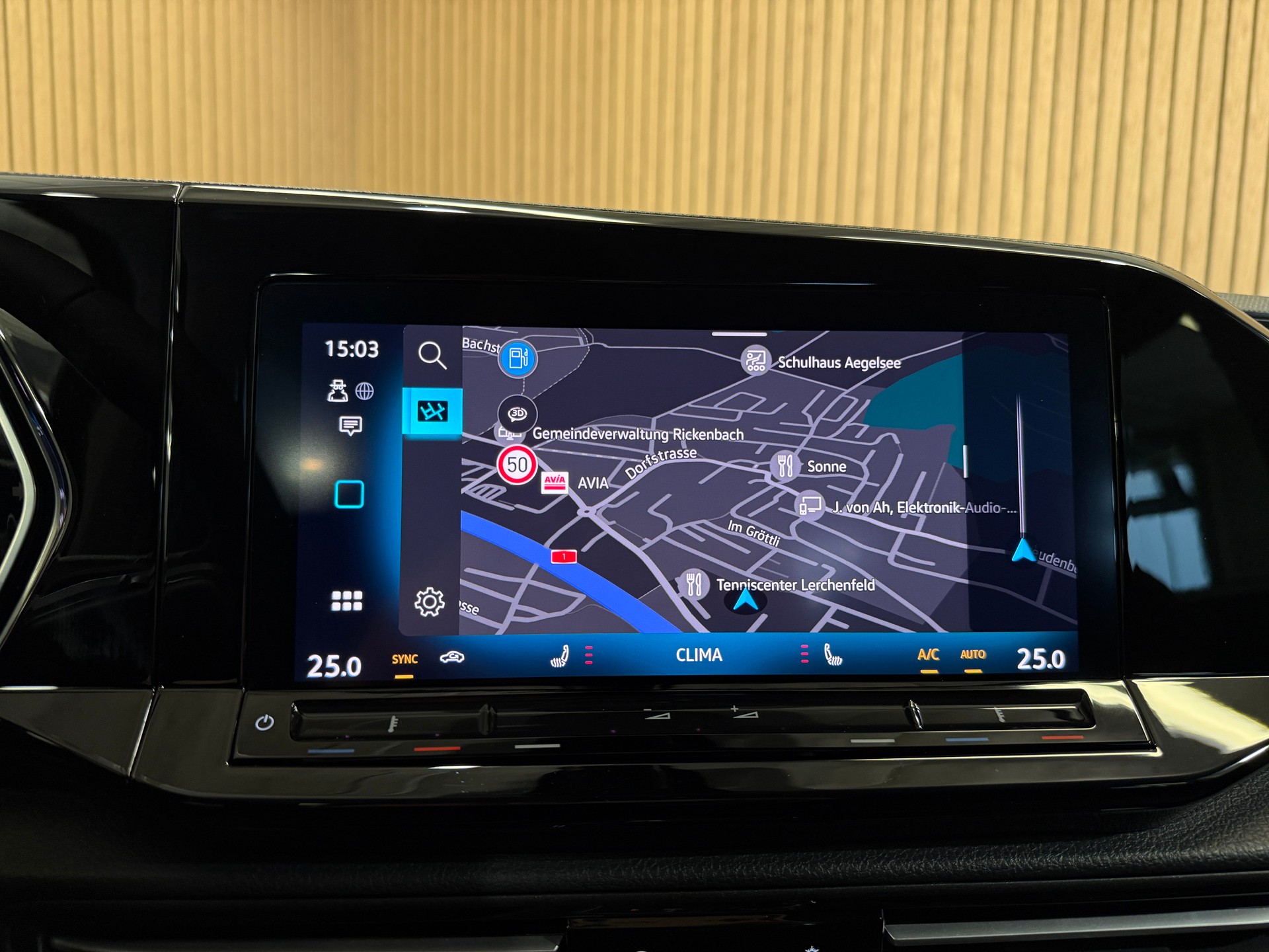 VW Caddy Maxi 1.5 TSI Style DSG 7 Sitze * Deep Black *-image-18