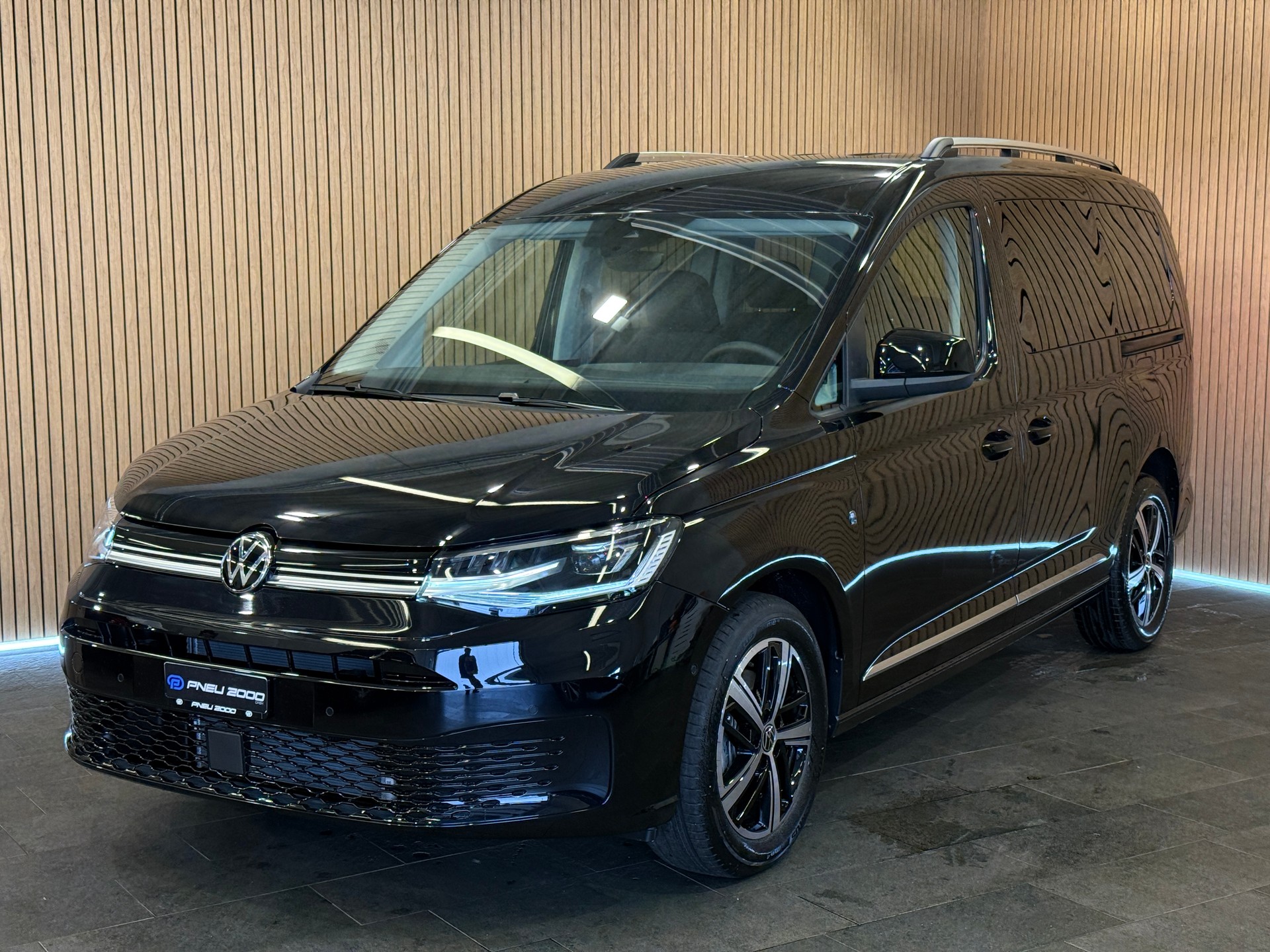 VW Caddy Maxi 1.5 TSI Style DSG 7 Sitze * Deep Black *-image-0