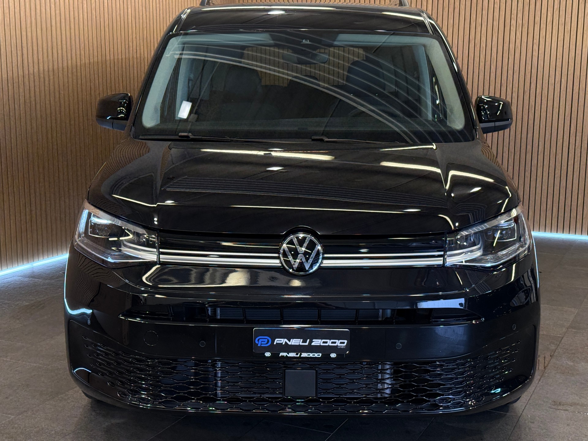 VW Caddy Maxi 1.5 TSI Style DSG 7 Sitze * Deep Black *-image-1