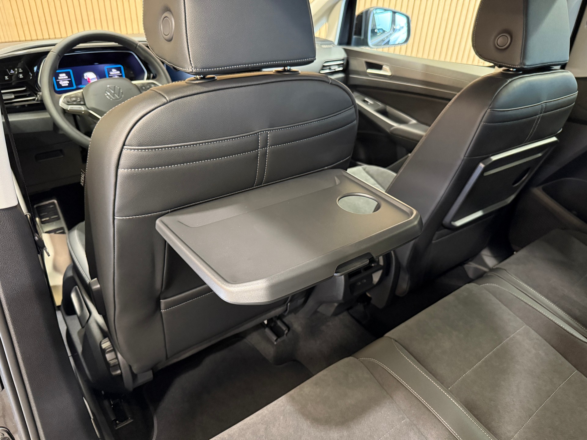 VW Caddy Maxi 1.5 TSI Style DSG 7 Sitze * Deep Black *-image-8
