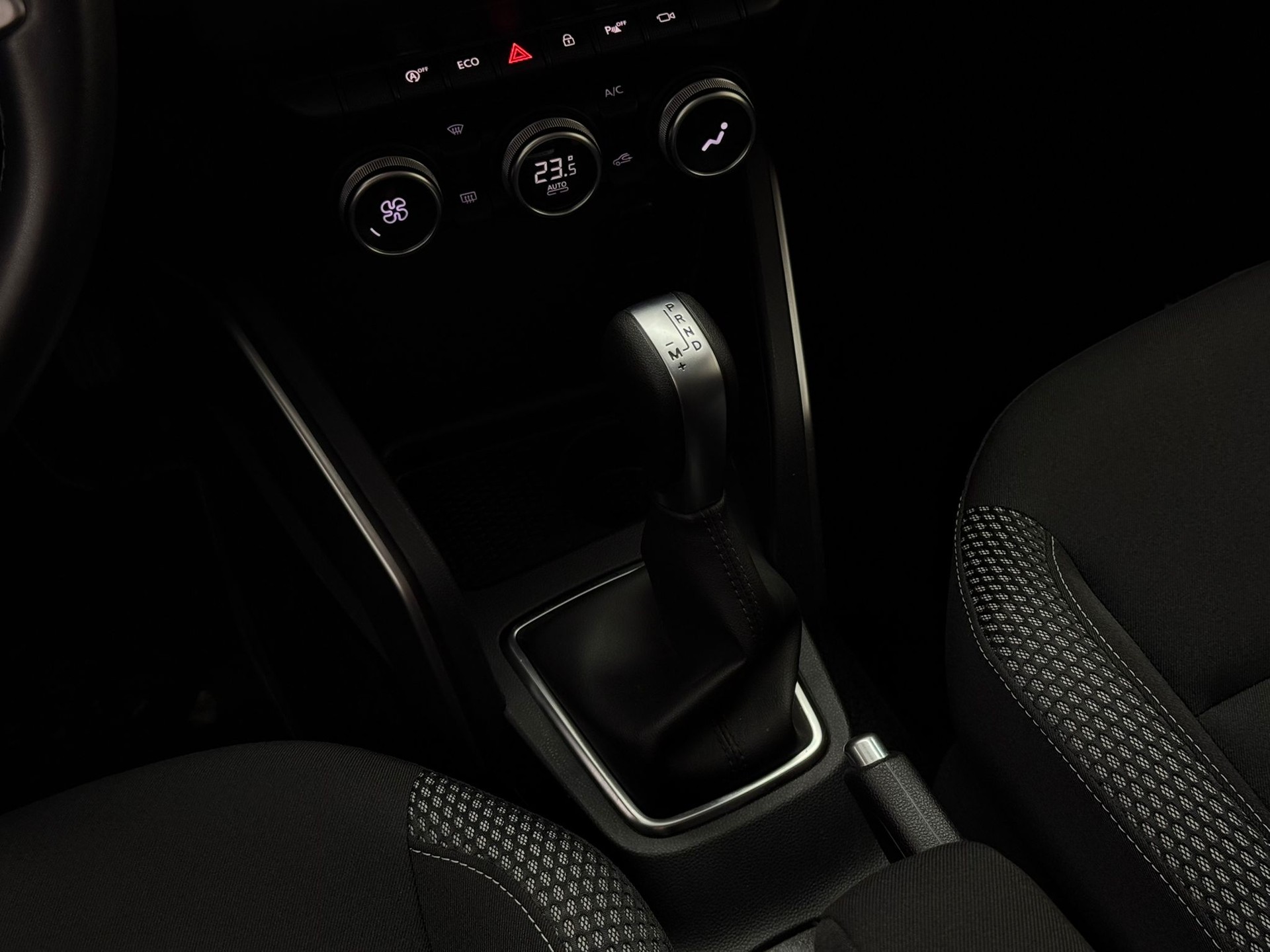 DACIA Duster dCi 110 Prestige 4x2 EDC-image-12