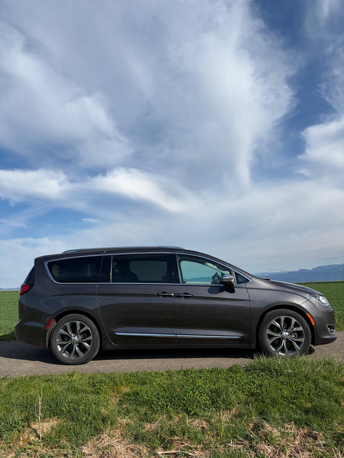 CHRYSLER Pacifica Limited-image-2