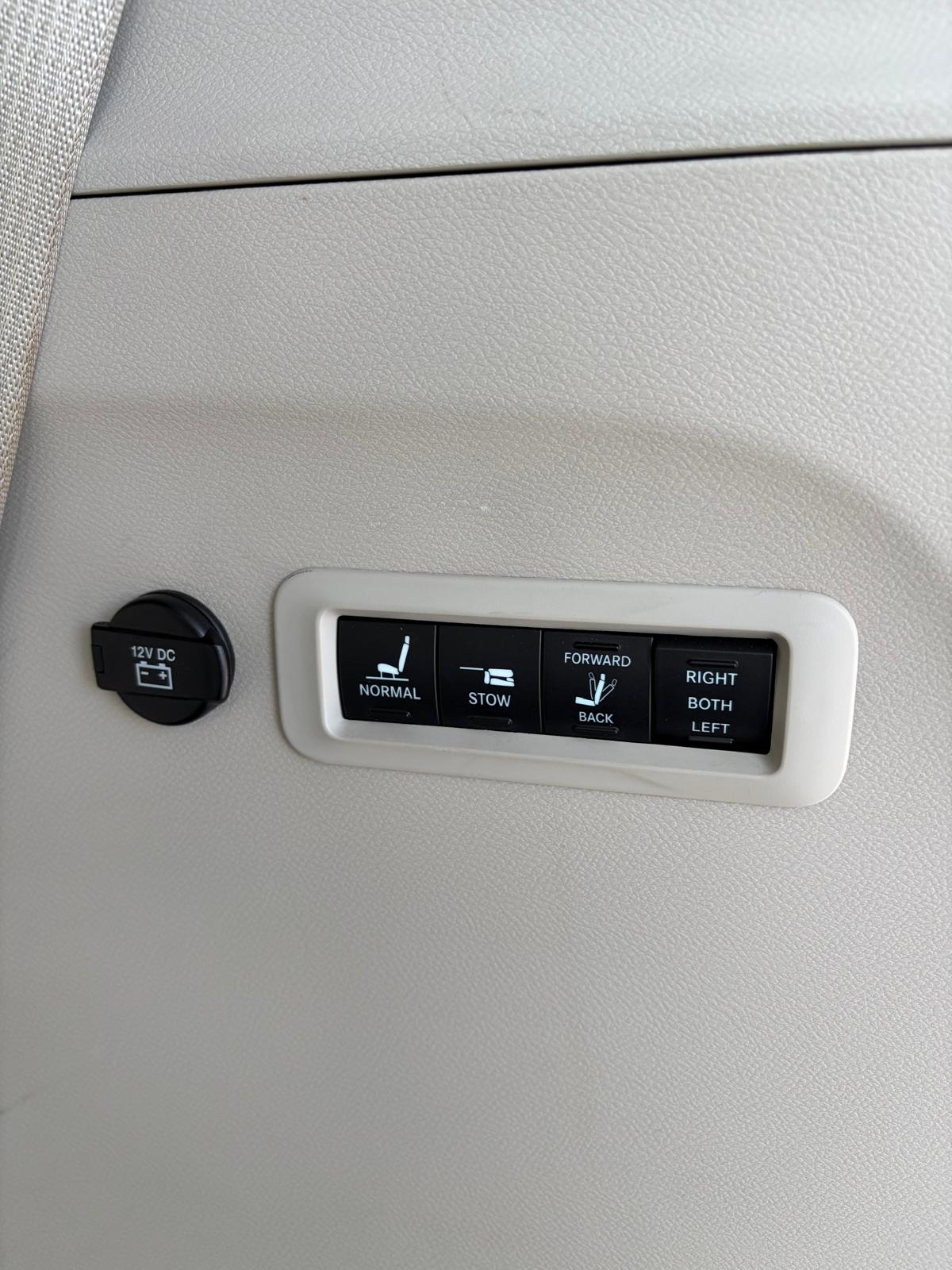 CHRYSLER Pacifica Limited-image-16