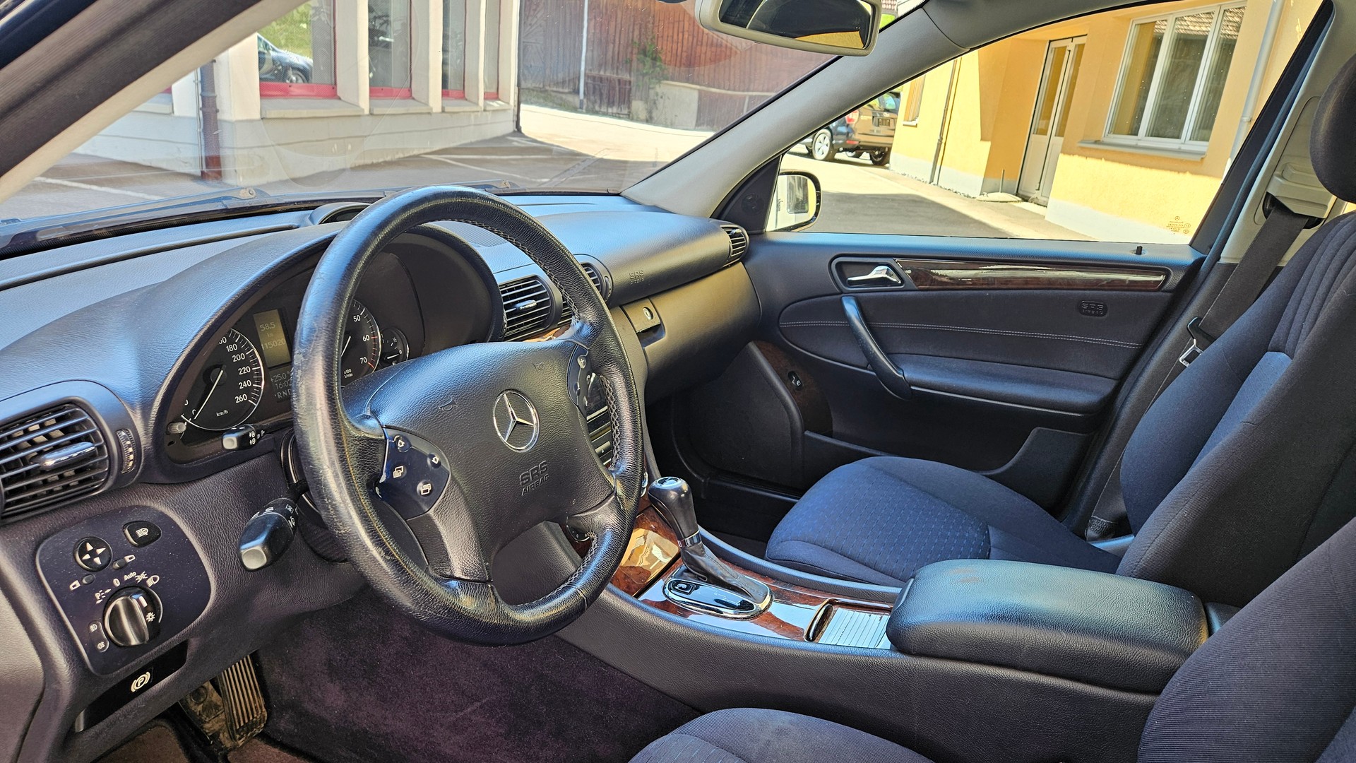 MERCEDES-BENZ C 240 Classic 4Matic Automatic-image-11