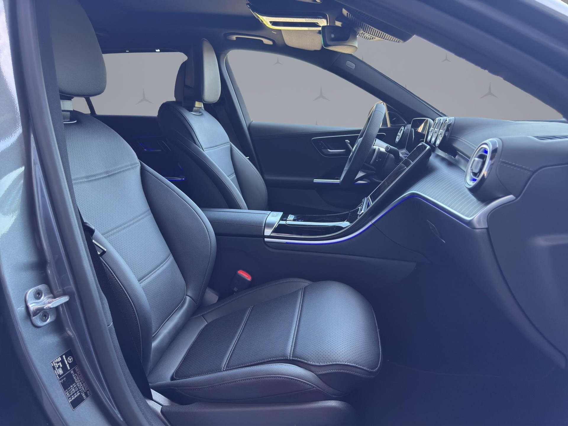 MERCEDES-BENZ C 220 d Swiss Star AMG Line 4matic Kombi-image-16