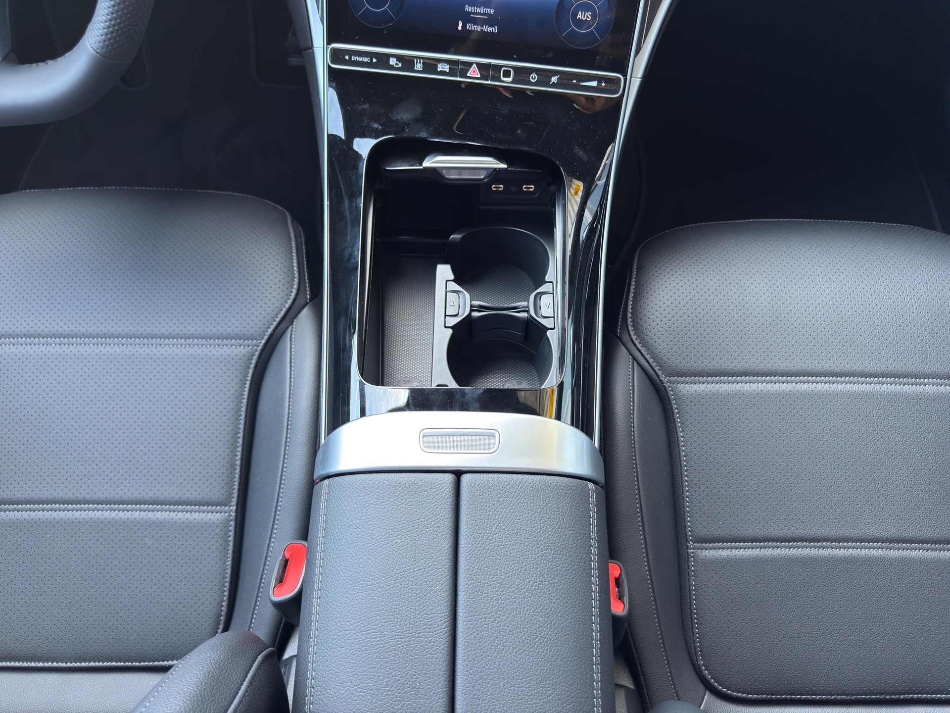 MERCEDES-BENZ C 220 d Swiss Star AMG Line 4matic Kombi-image-14