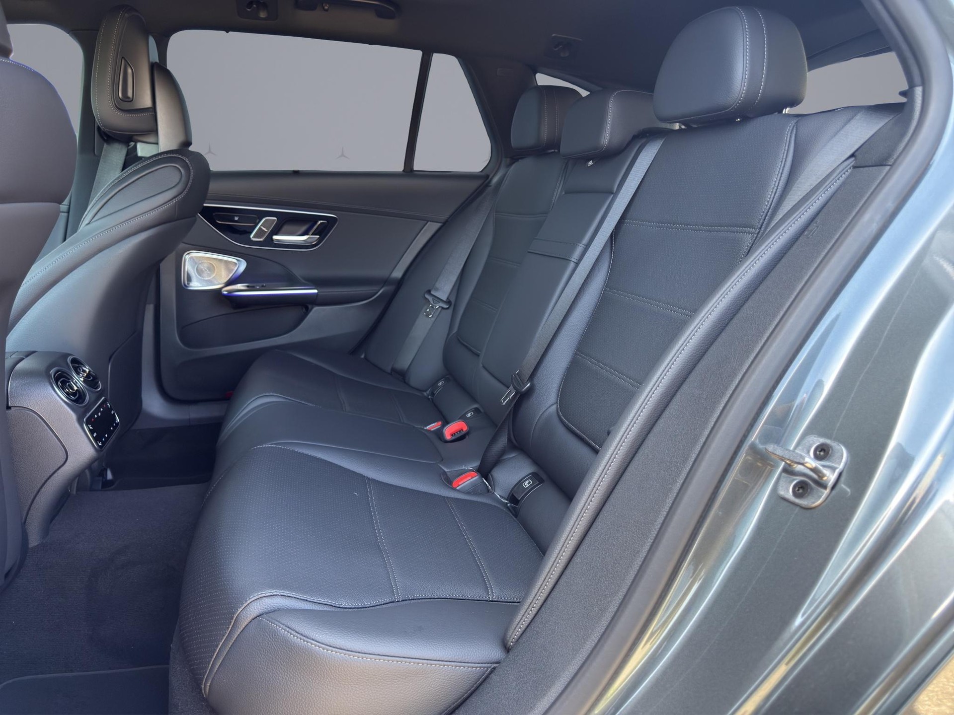 MERCEDES-BENZ C 220 d Swiss Star AMG Line 4matic Kombi-image-12