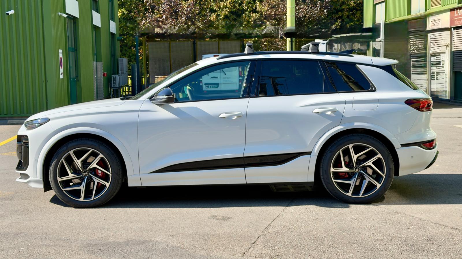 AUDI SQ6 e-tron quattro-image-1