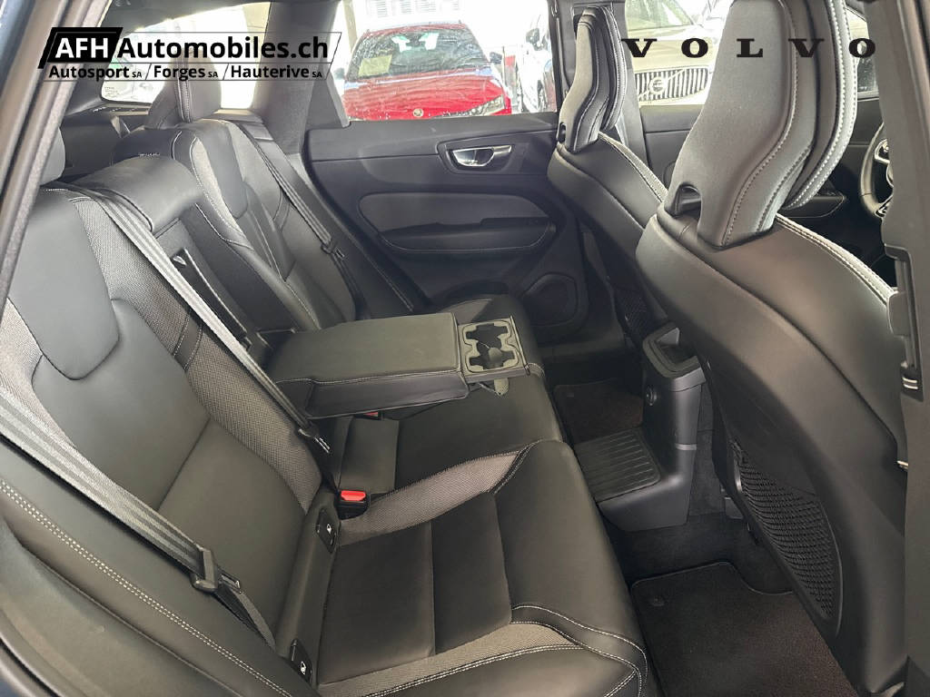VOLVO XC60 2.0 T8 TE R-Design eAWD-image-16