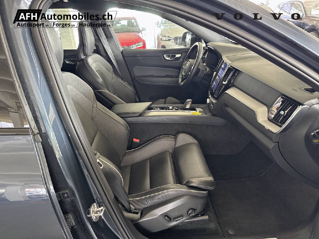 VOLVO XC60 2.0 T8 TE R-Design eAWD-image-8