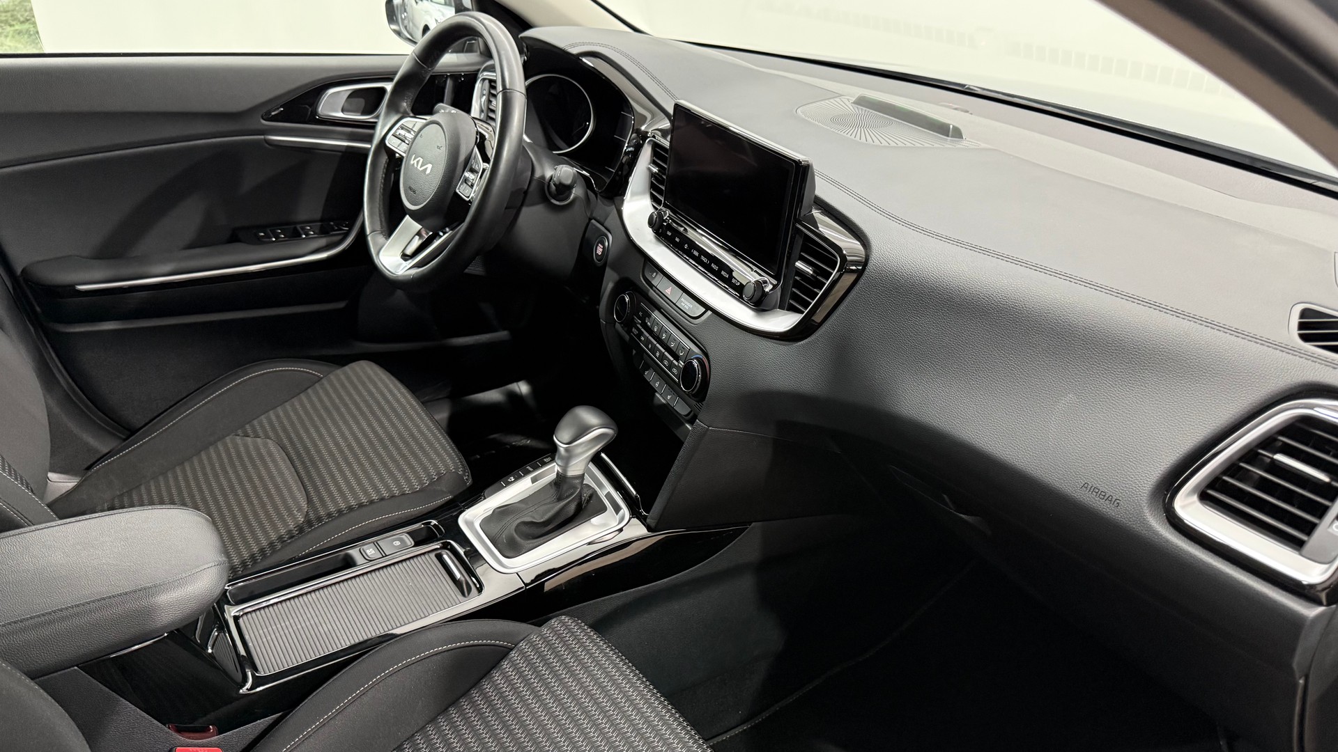 KIA XCeed 1.6 GDi Plug-in Hybrid S-image-9