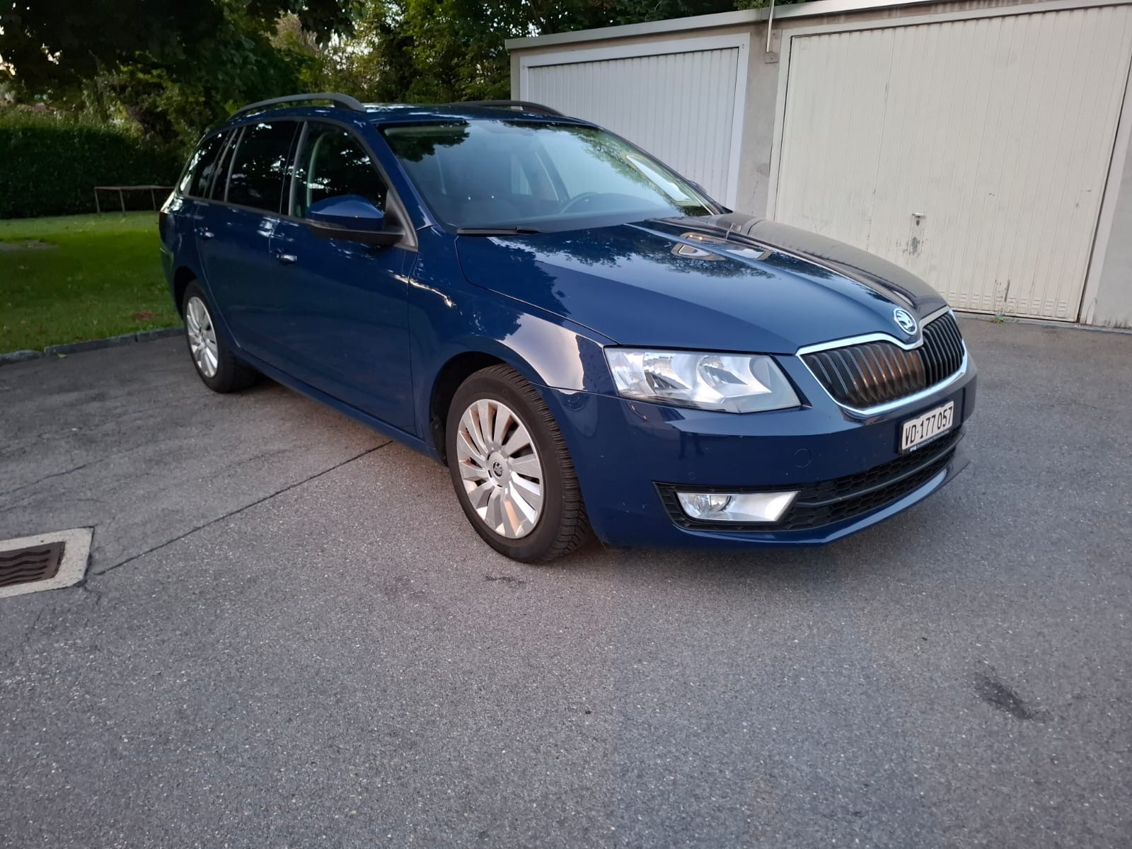 SKODA Octavia Combi 1.6 TDI Ambition DSG-image-0