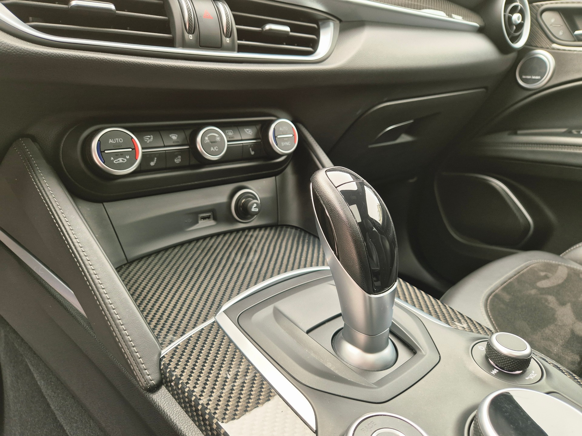 ALFA ROMEO Stelvio 2.9 V6 Quadrifoglio Q4 Automatic-image-8