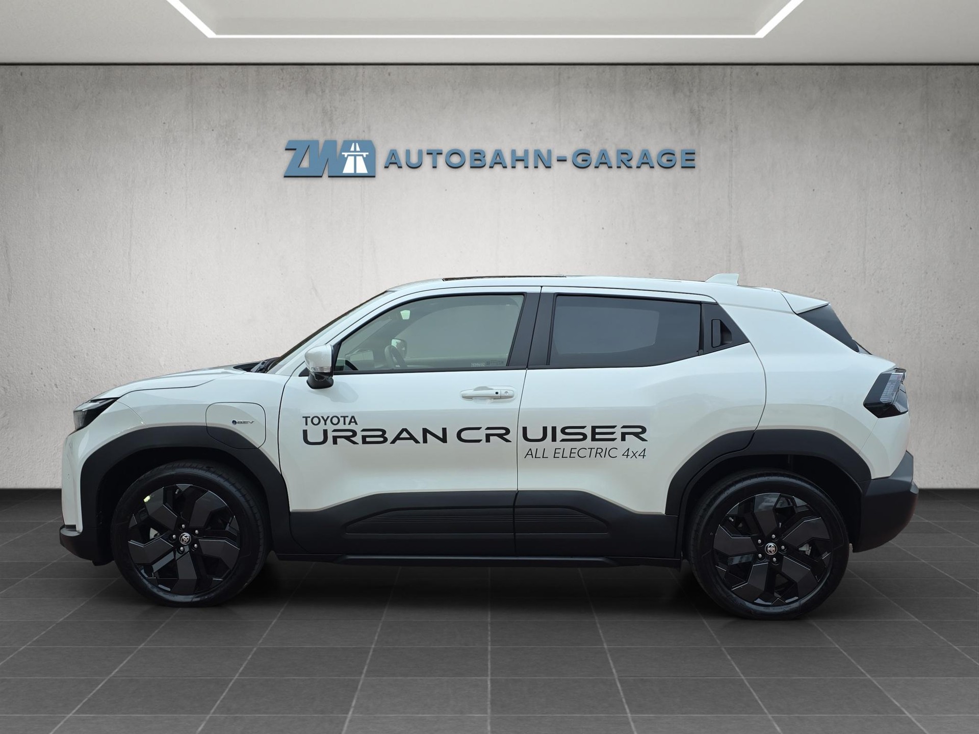 TOYOTA Urban Cruiser Premium AWD-image-1