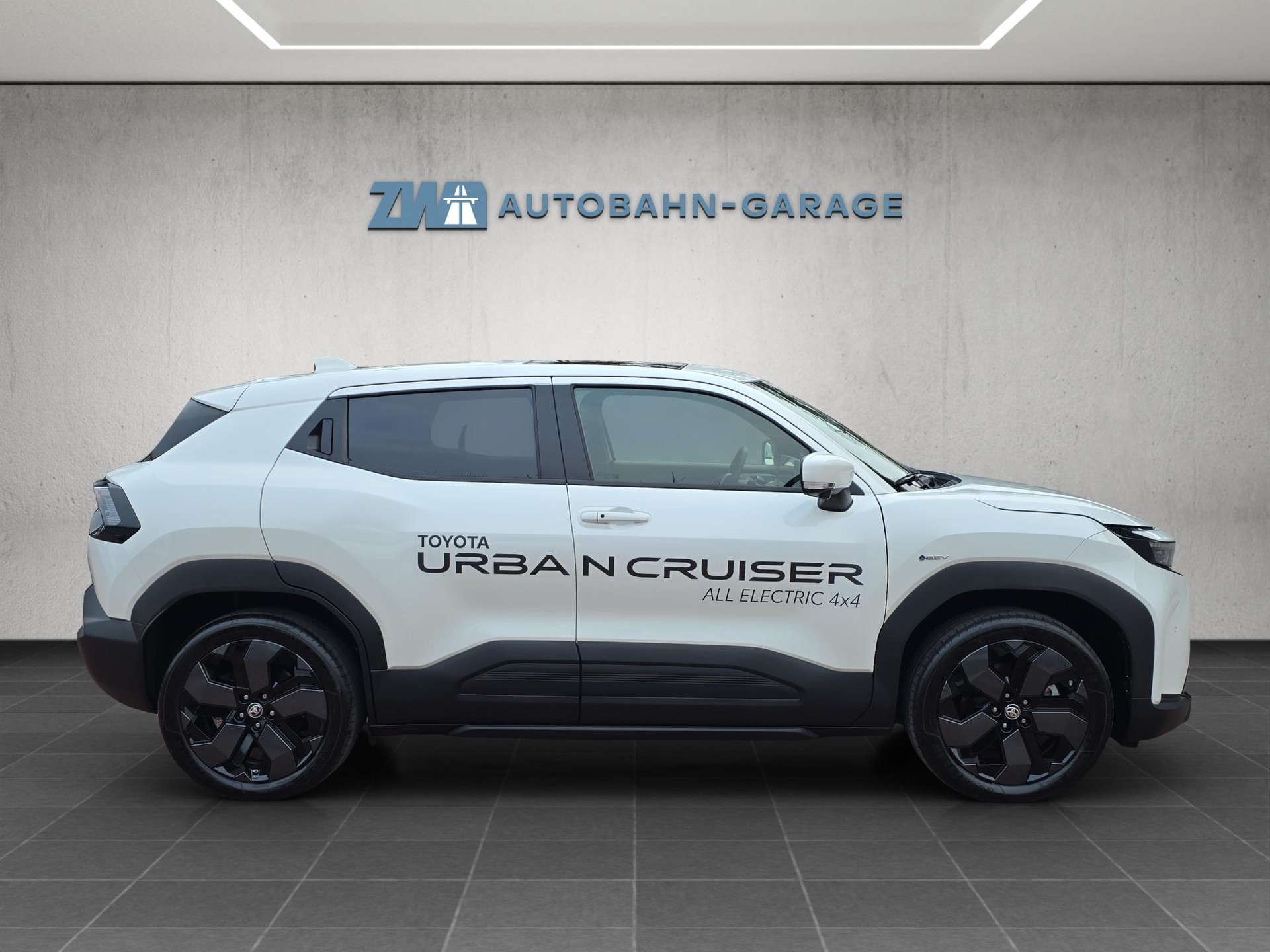 TOYOTA Urban Cruiser Premium AWD-image-5