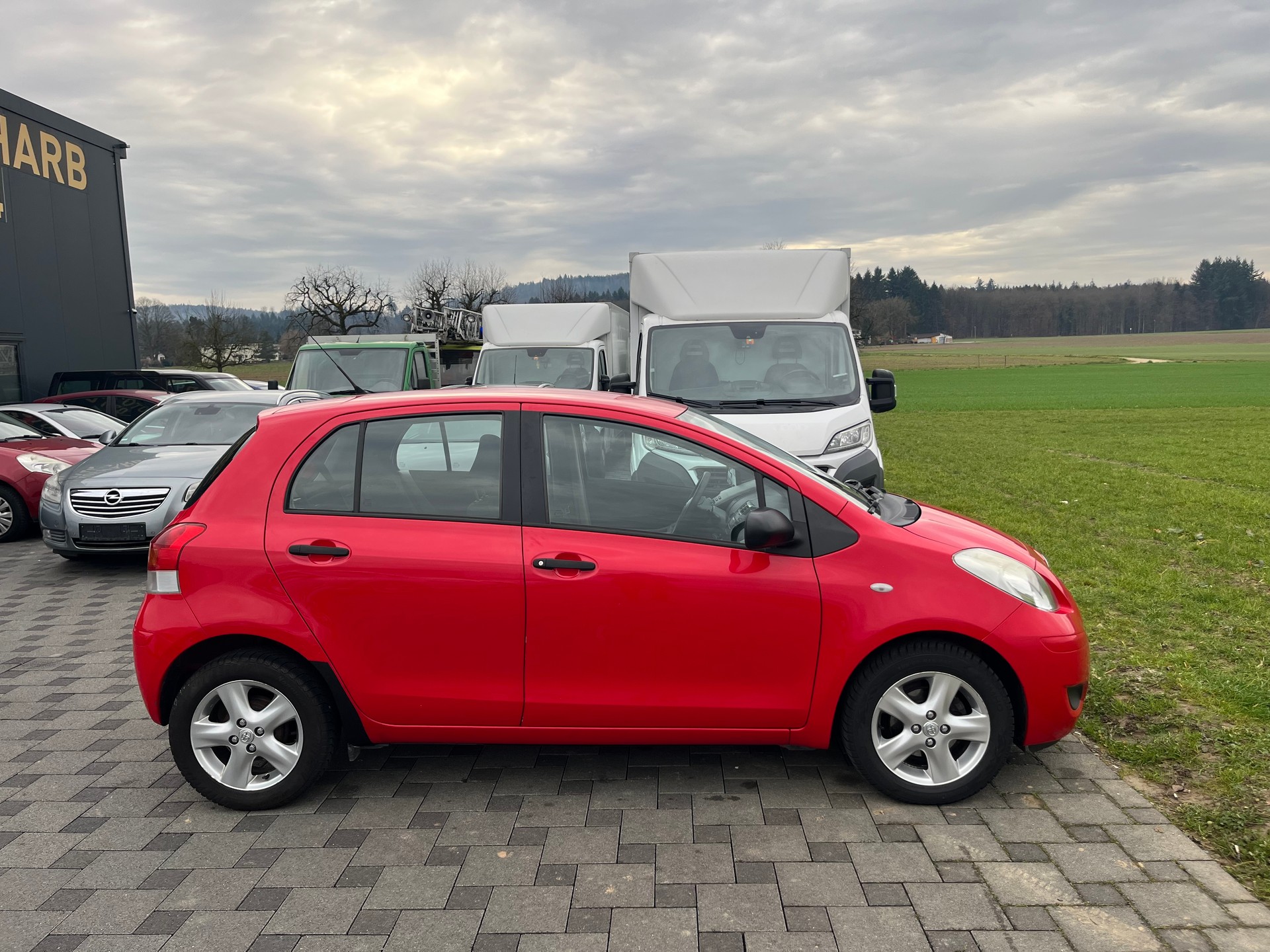 TOYOTA Yaris 1.33 Linea Sol Premium-image-1