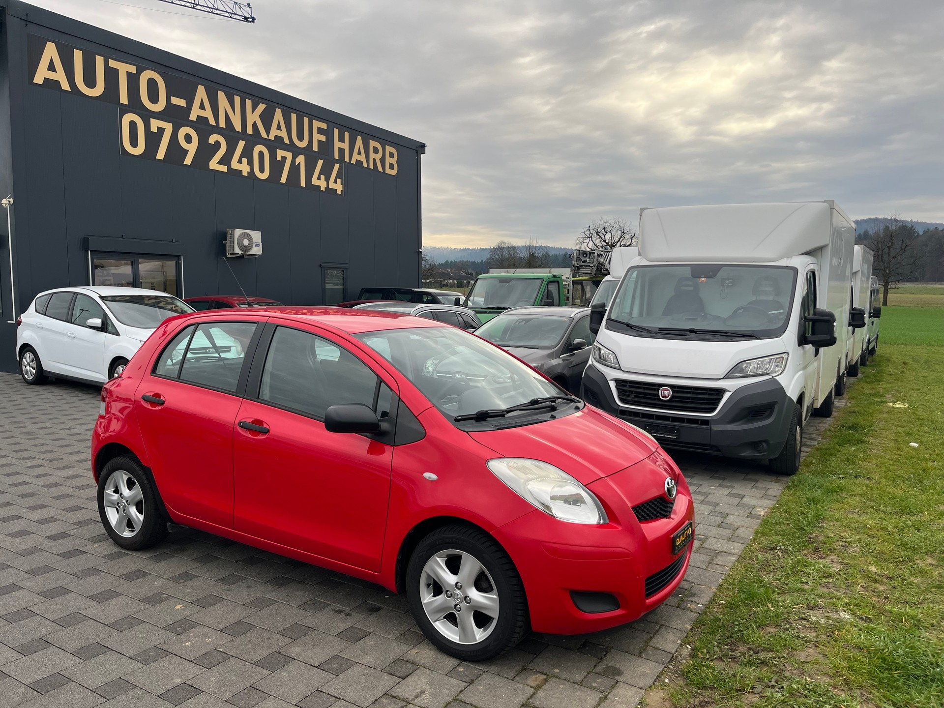 TOYOTA Yaris 1.33 Linea Sol Premium