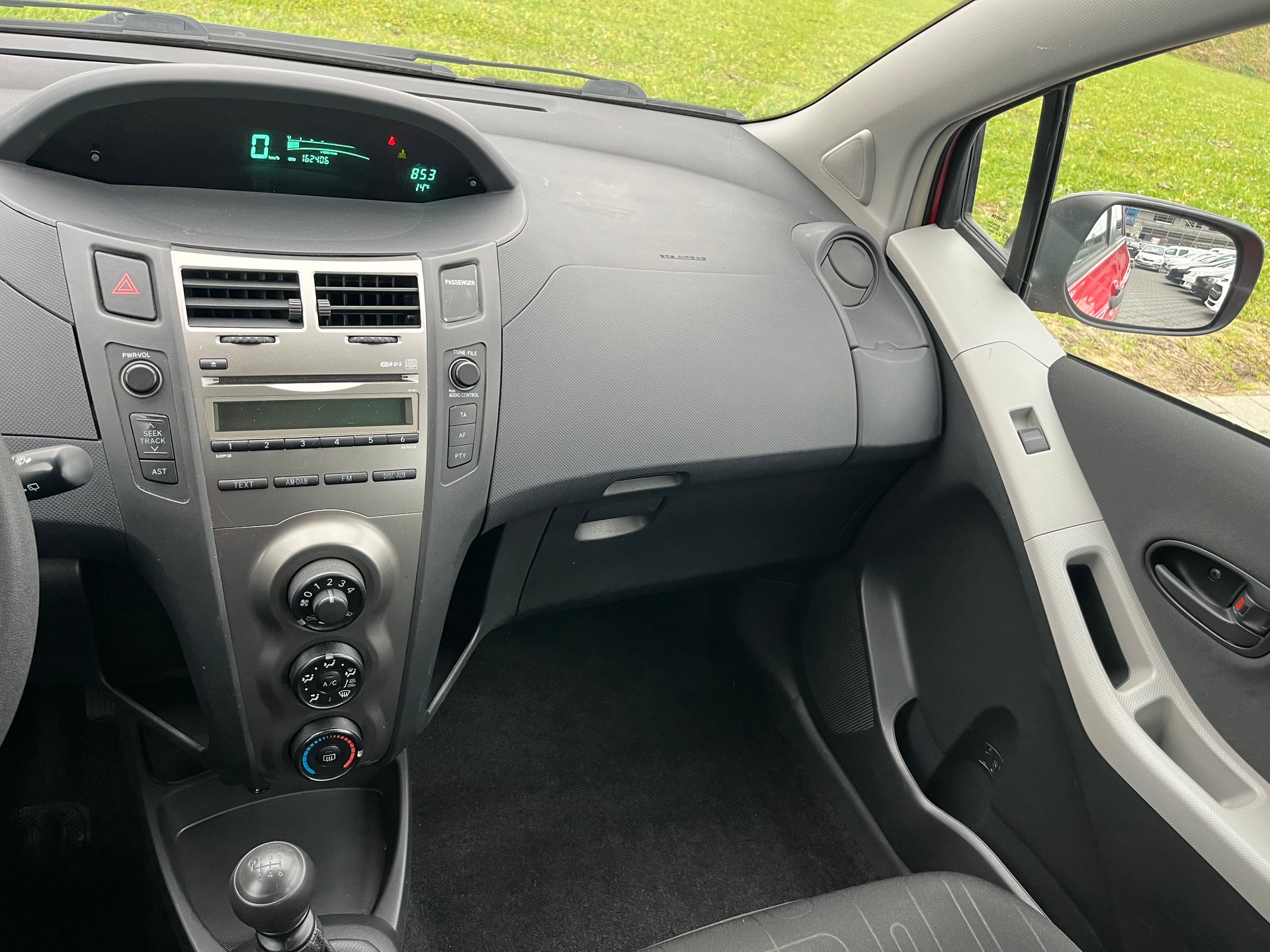 TOYOTA Yaris 1.33 Linea Sol Premium-image-14